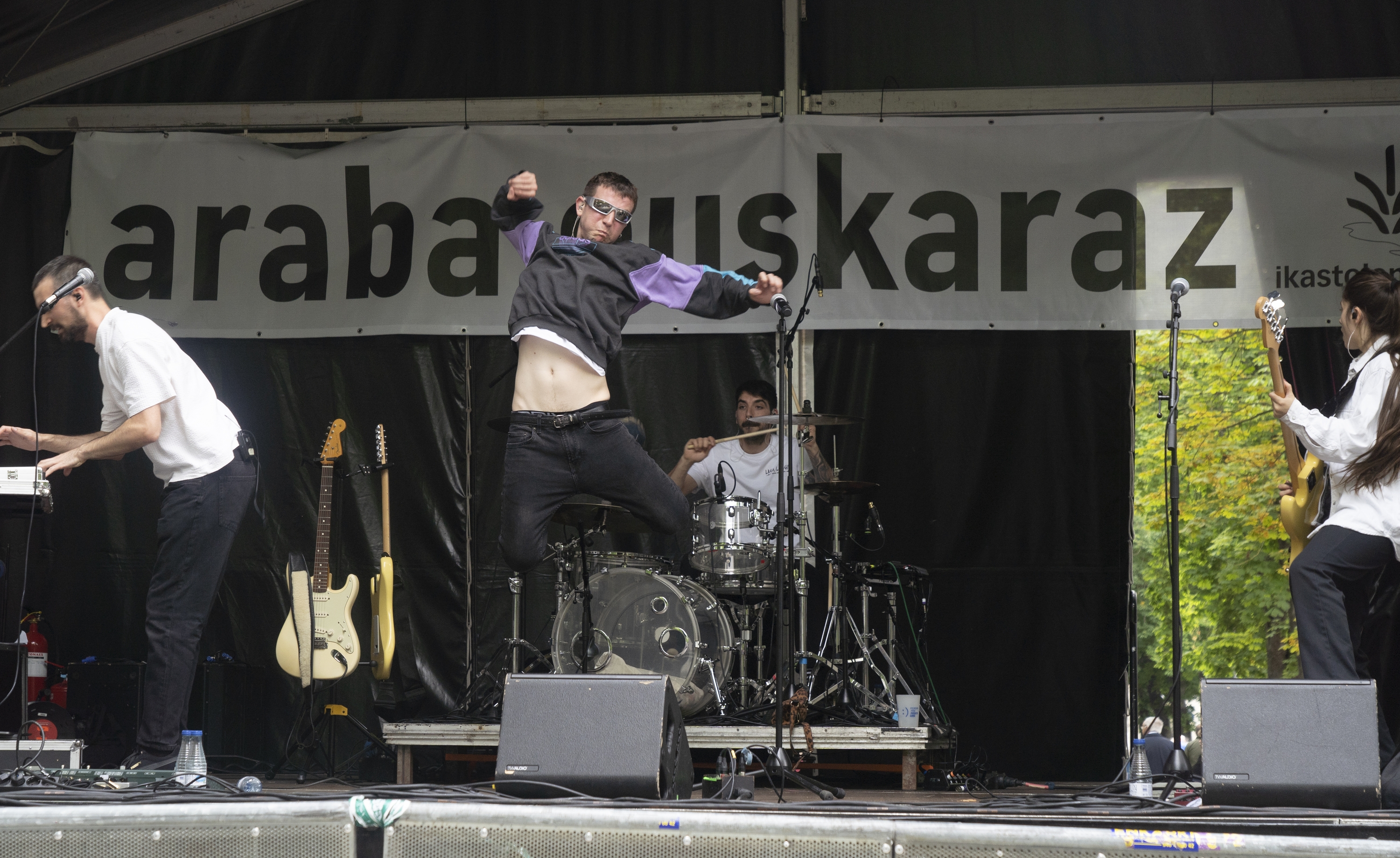 Nerabeek musikaz gozatu ahal izan dute. Nerabeek musikaz gozatu ahal izan dute.