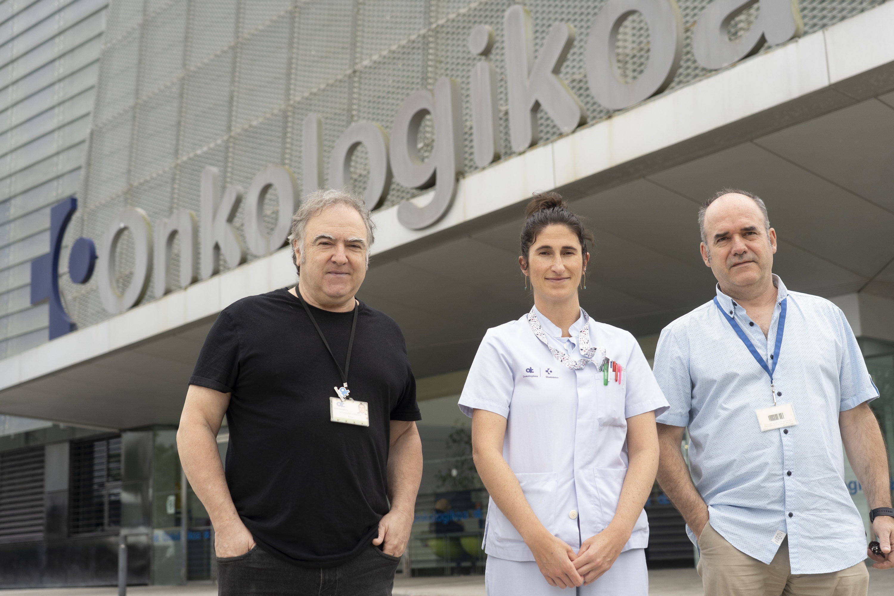 Kepa Vicario, Ane Urtzelai eta Jon Galfarsoro, Onkologikoko langile batzordeko kideak. JAGOBA MANTEROLA / FOKU