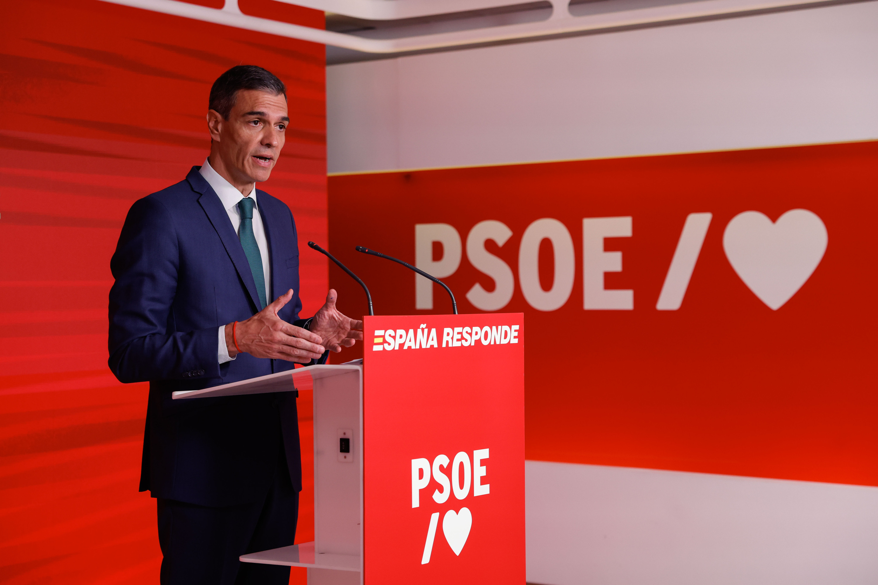 Pedro Sanchezen prentsaurrekoa, gaur, PSOEren zuzendaritza batzordearen bilkuraren ostean. JAVIER LIZON/EFE