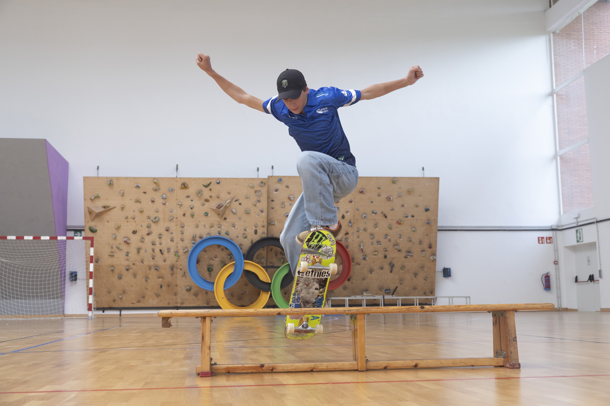 Egoitz Bijueska skaterra, kiroldegi batean. BERRIA