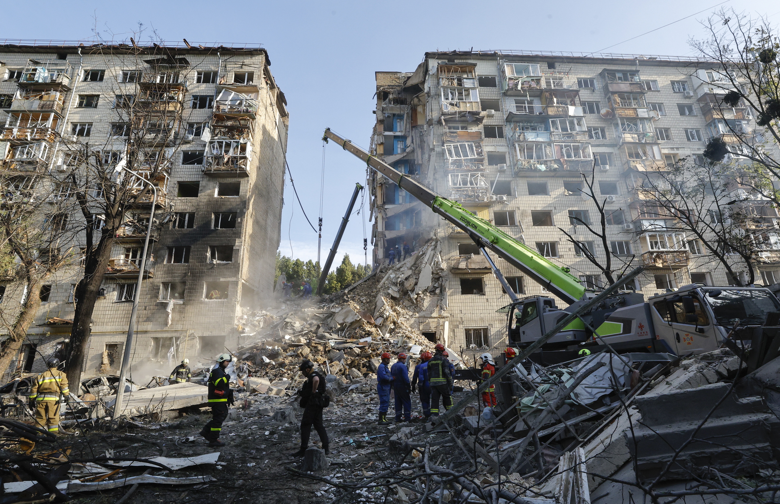 Kieveko eraikin bat suntsituta gaur, Errusiaren erasoen ostean. SERGEY DOLZHENKO / EFE