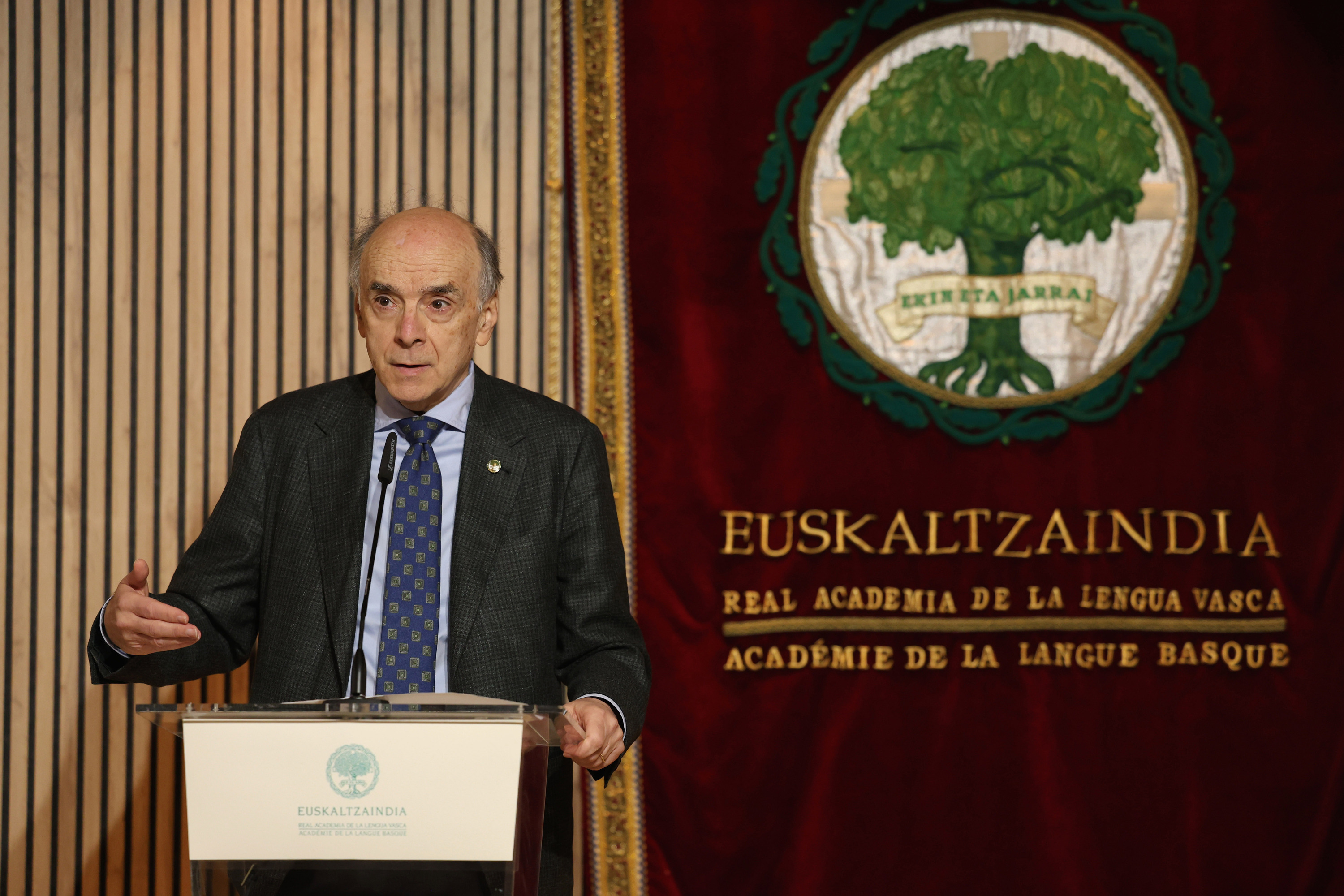 Andres Urrutia euskaltzainburua, artxiboko irudi batean. OSKAR MATXIN EDESA / FOKU