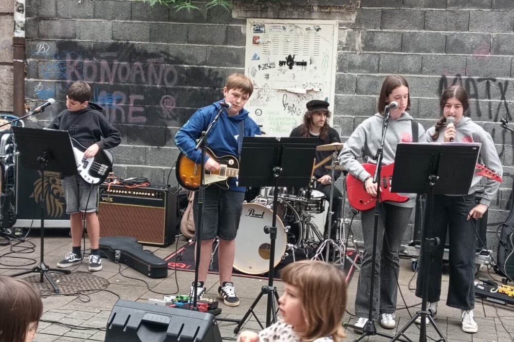 (ID_15066987) Doinua musika eskolako konboen jendaurreko aurkezpena (ID_15066987) Doinua musika eskolako konboen jendaurreko aurkezpena
