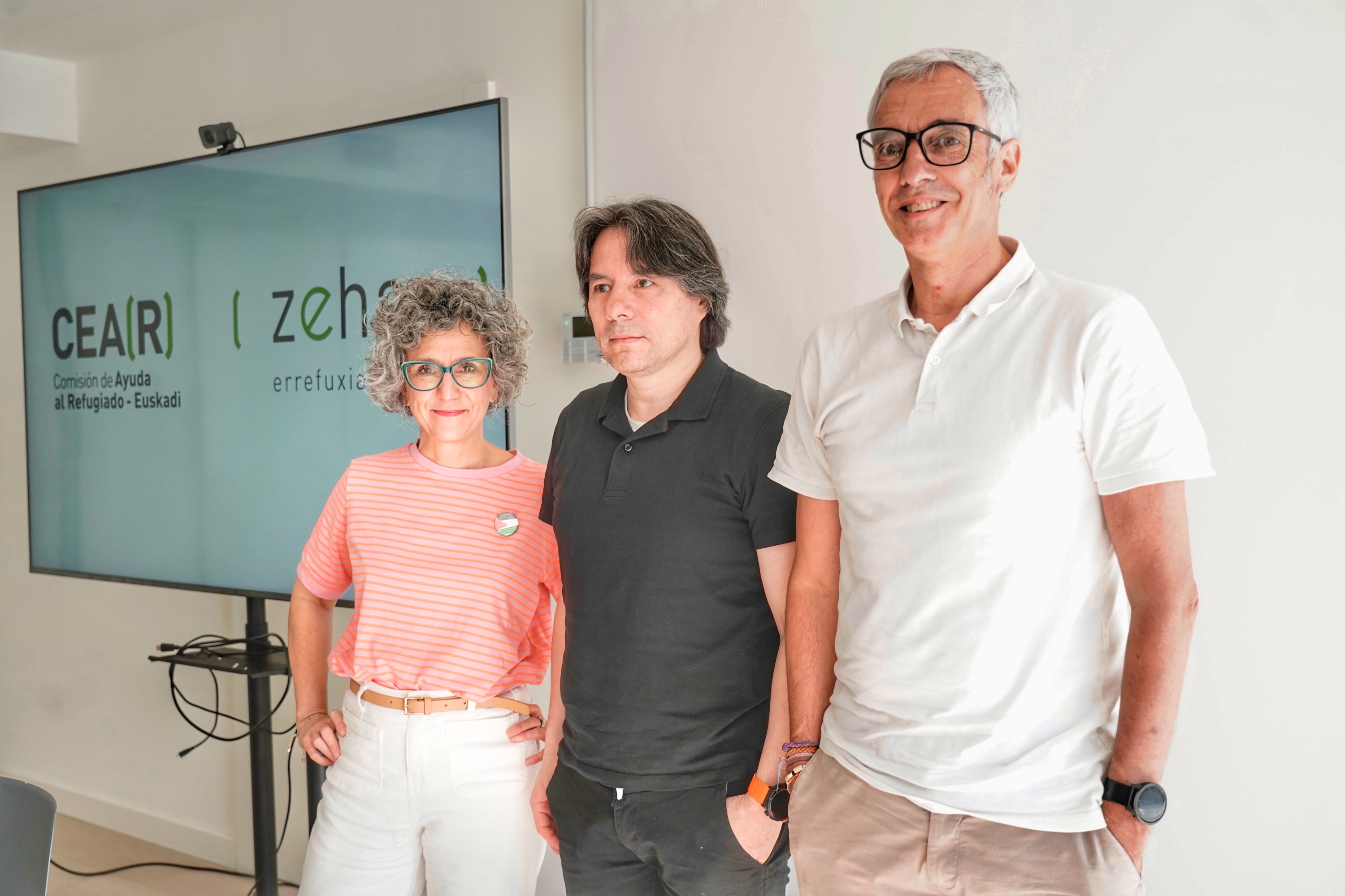 Ezkerretik eskuinera, Elena Valverde, Oscar Fernandez eta Javier Canivell, gaur, Bilbon. MARISOL RAMIREZ / FOKU