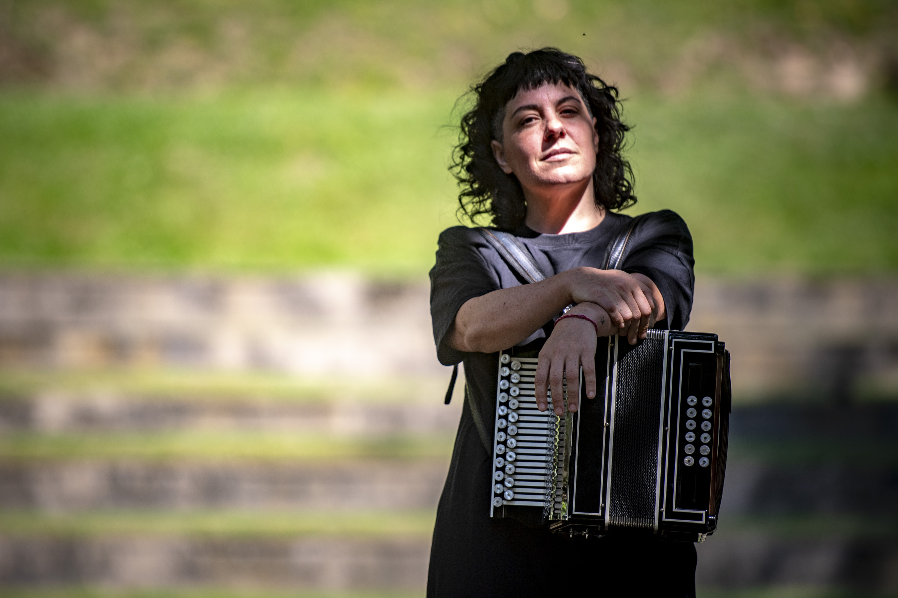 Ines Osinaga bere trikitiarekin, Arrasaten. JAIZKI FONTANEDA / FOKU