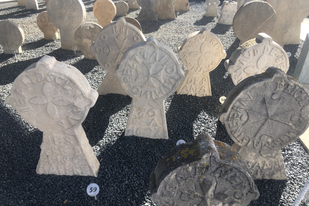 Larzabalgo Hilarri Biribilen Interpretazio Zentroa. Larzabalgo Hilarri Biribilen Interpretazio Zentroa.