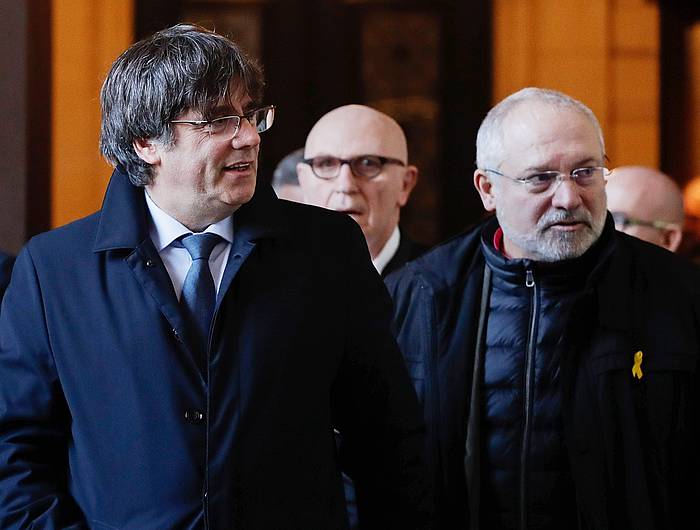 Carles Puigdemont eta Lluis Puig artxiboko argazki batean. STEPHANIE LECOCQ, EFE