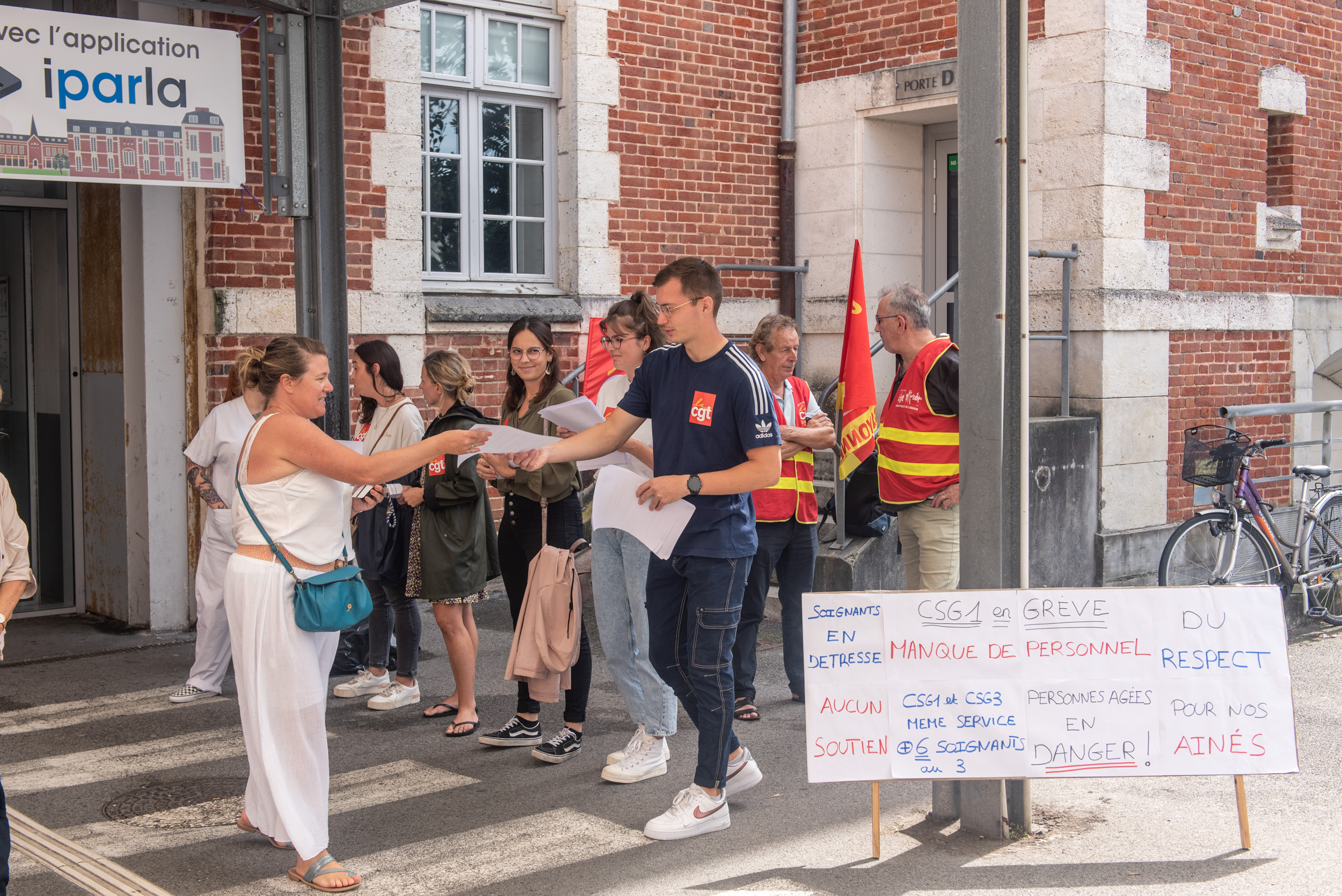 Baionako ospitaleko geriatria zerbitzuko 2023ko greba eguneko mobilizazio bat. GUILLAUME FAUVEAU