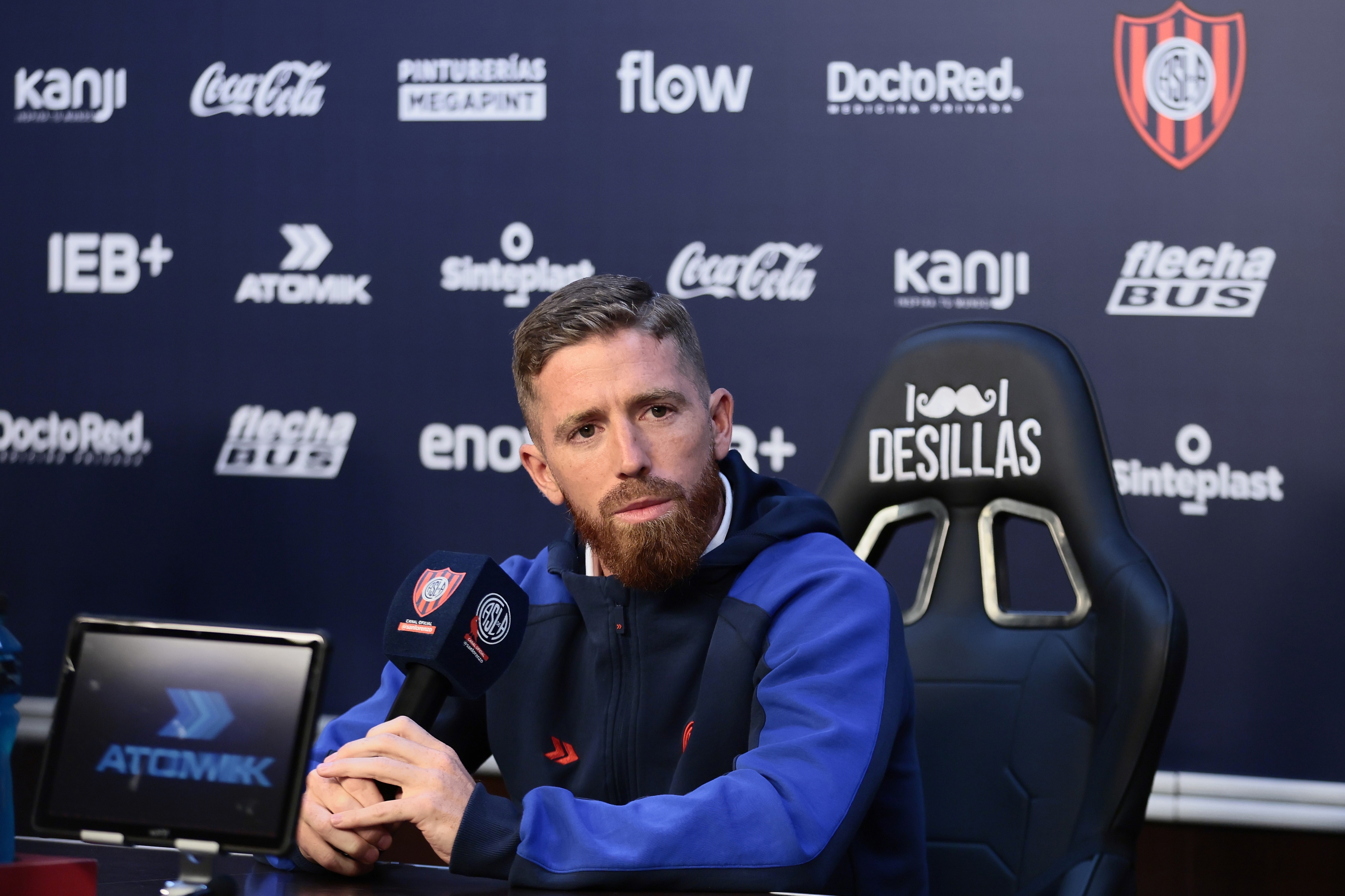 Iker Muniain gaur eman duen agerraldian. ADAN GONZALEZ / EFE