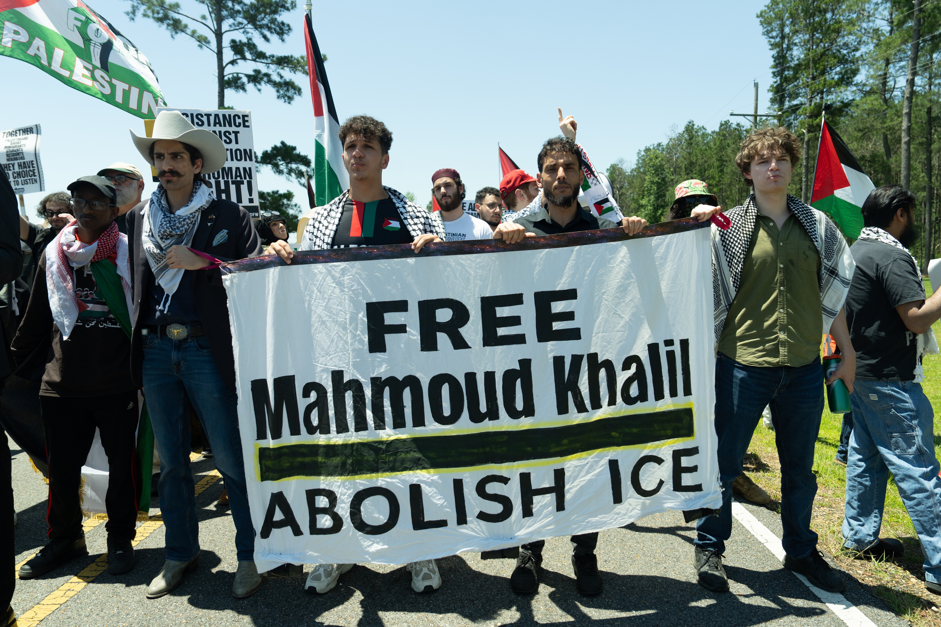 Khalil aske uztea exijitzeko protesta bat, maiatzean, atxilo egon den Louisianako zentroaren aitzinean. CHANSEY AUGUSTINE/EFE