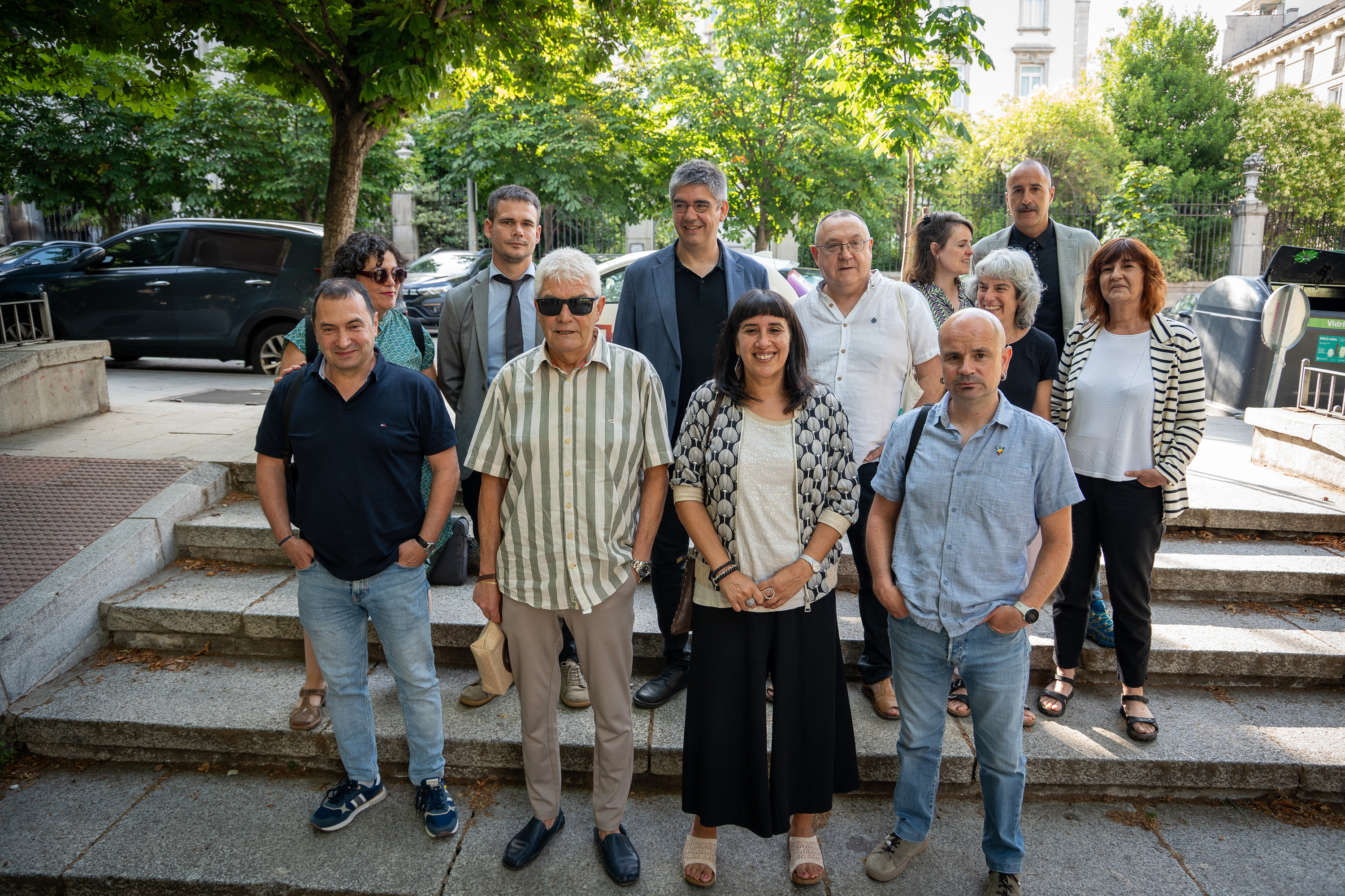 Auzipetuak, Sortuko eta EH Bilduko ordezkariekin eta abokatuekin batera, gaur goizean, Madrilen. AITOR KARASATORRE / FOKU