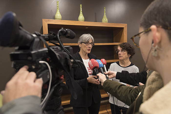 Nekane Altzelaik eta Teresa Todak hartu dute hitza Foro Sozialarn izenean. ANDONI CANELLADA, FOKU