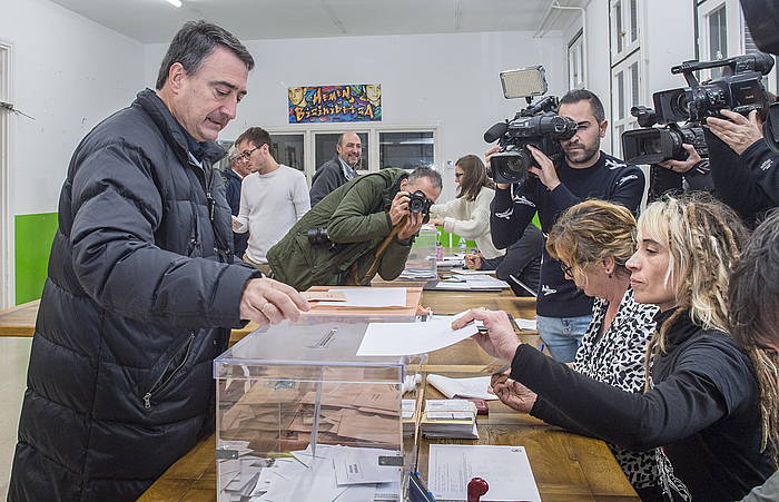 Aitor Esteban, botoa ematen. MARISOL RAMIREZ, FOKU