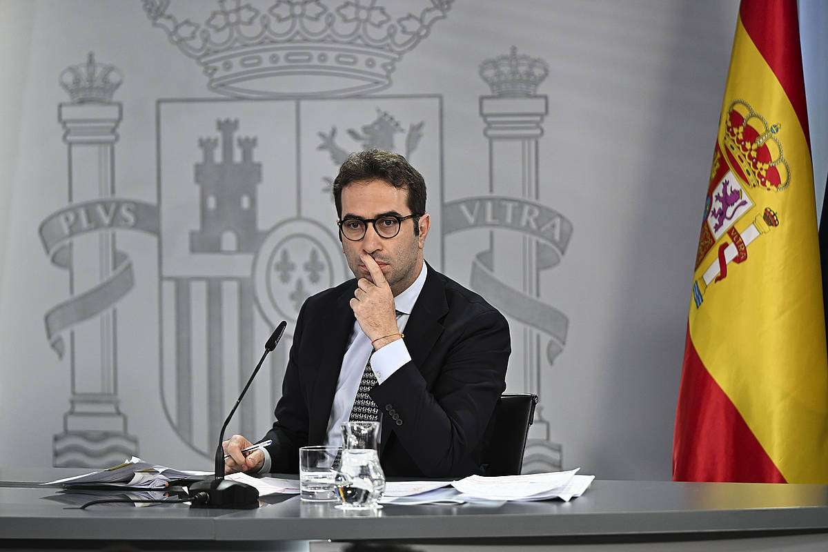 Carlos Cuerpo Espainiako Ekonomia ministroa gaur, Ministroen Kontseilu osteko prentsaurrekoan. FERNANDO VILLAR / EFE