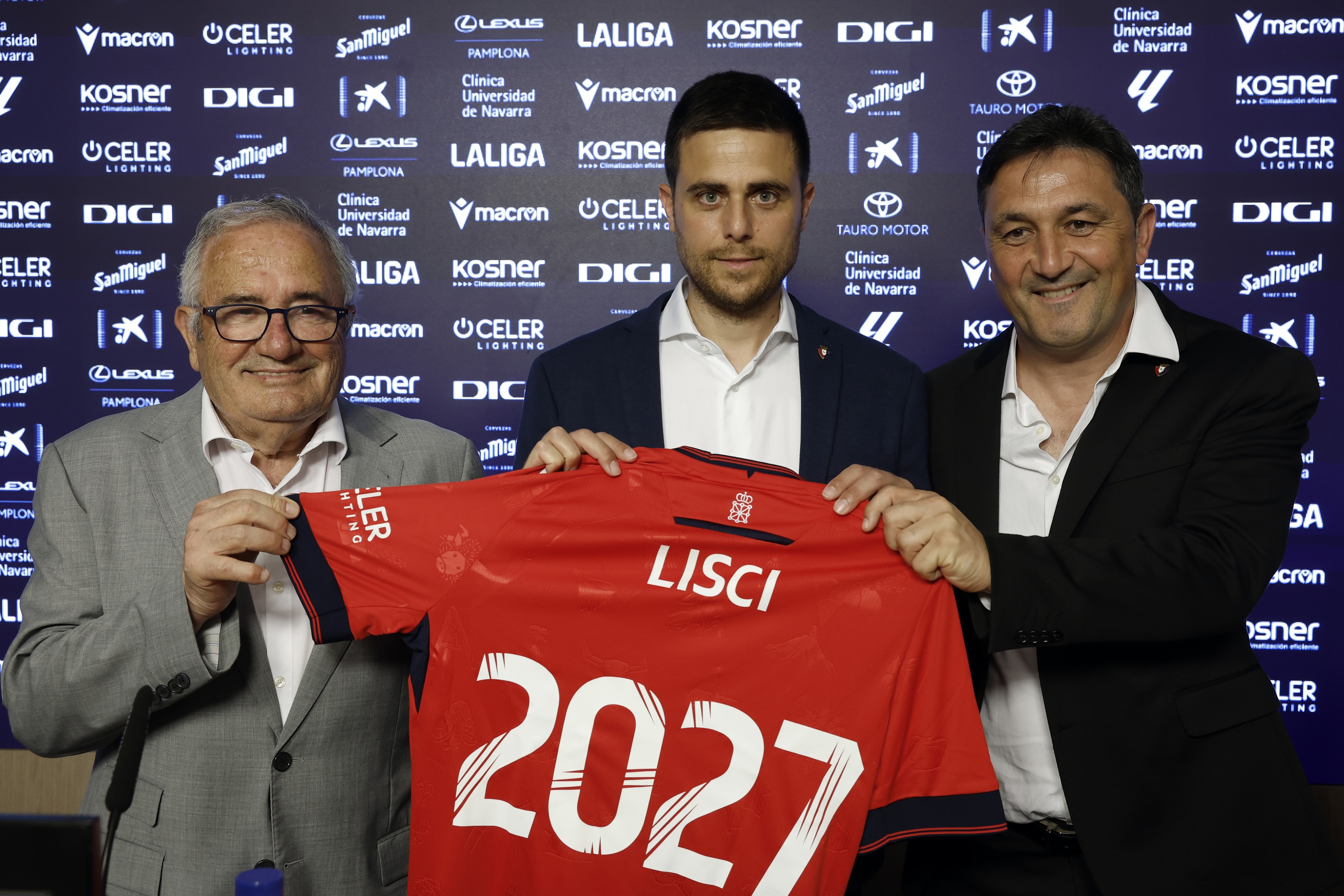 Luis Sabalza, Alessio Lisci eta Braulio Vazquez, gaurko agerraldian. JESUS DIGES / EFE