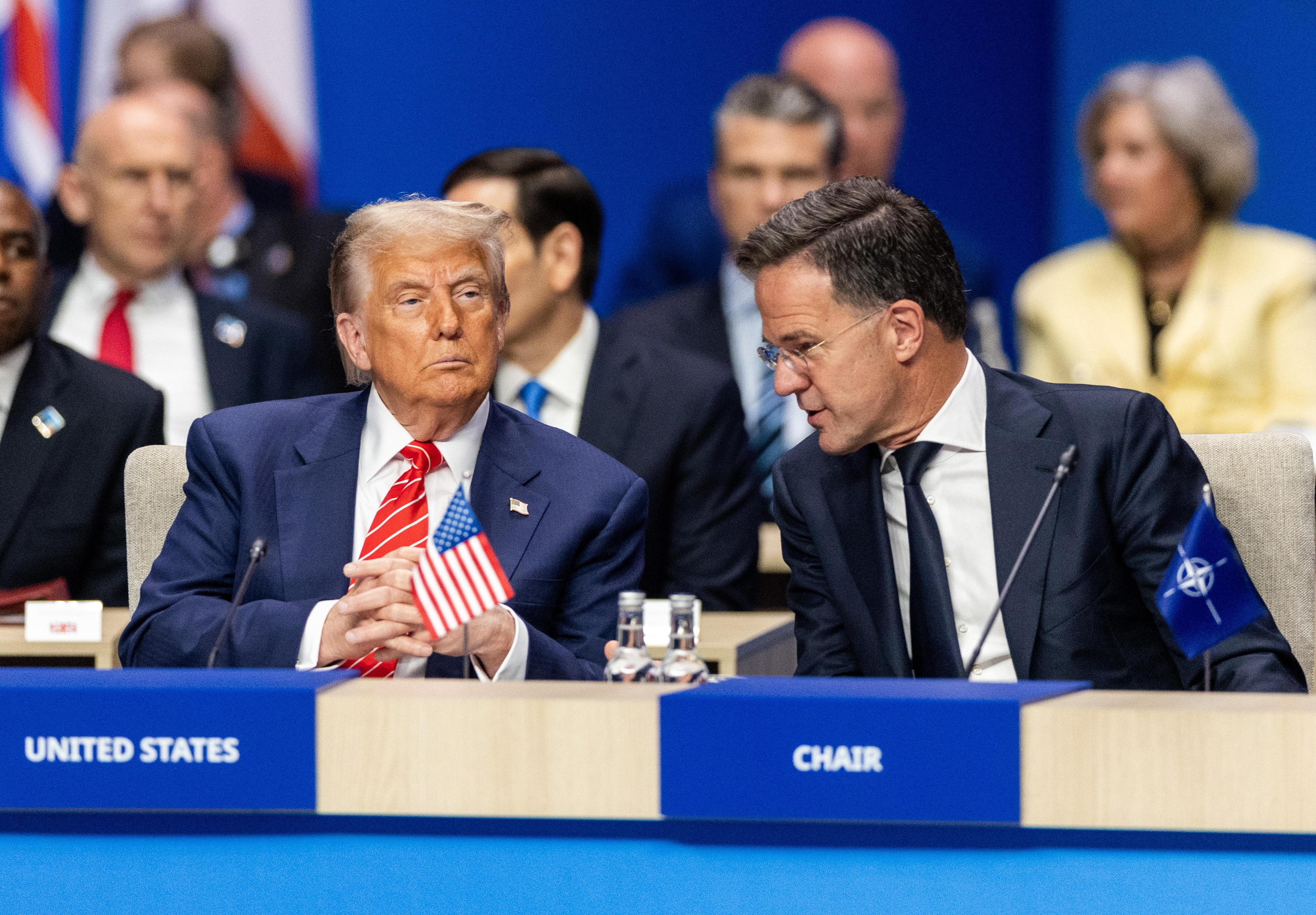 Donald Trump AEBetako presidentea eta Mark Rutte NATOko idazkari nagusia Hagan (Herbehereak), gaur. SEM VAN DER WAL / EFE