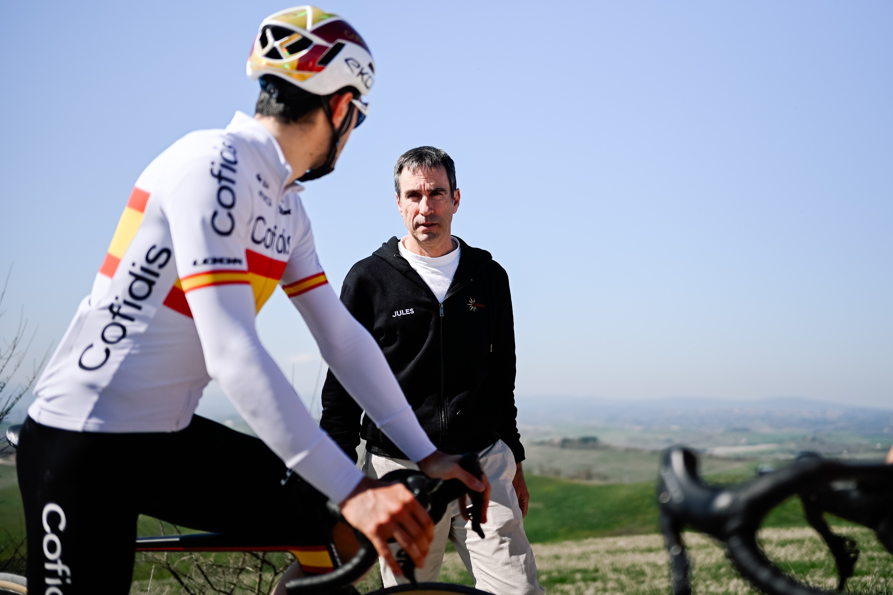 Bingen Fernandez, Alex Aranbururi aginduak ematen. COFIDIS
