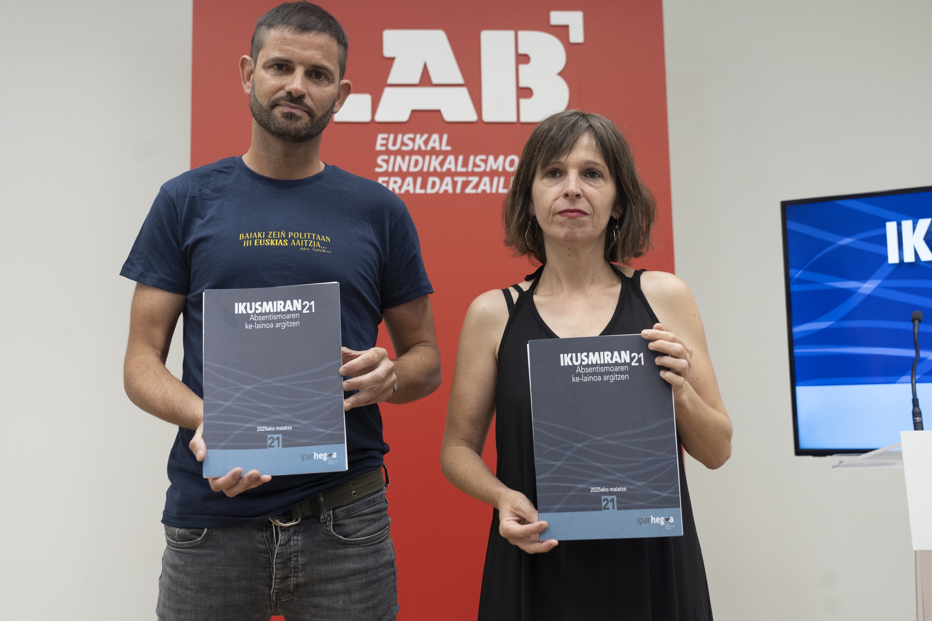 Inko Iriarte eta Edurne Larrañaga gaurko aurkezpenean. MONIKA DEL VALLE / FOKU