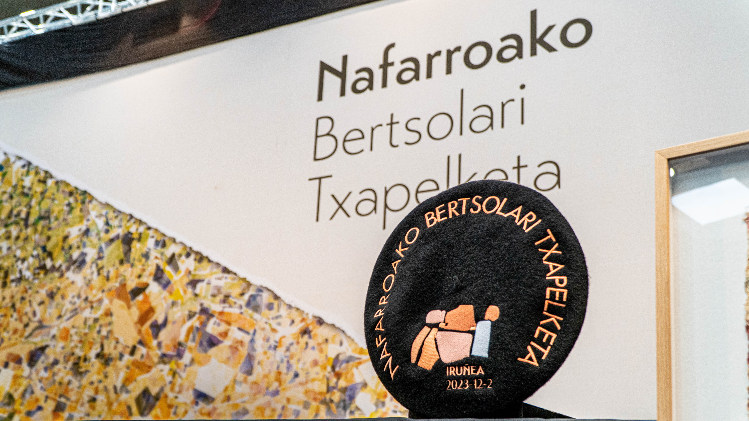 Nafarroako Bertsolari Txapelketako txapela, 2023ko finalean. AITOR KARASATORRE / FOKU