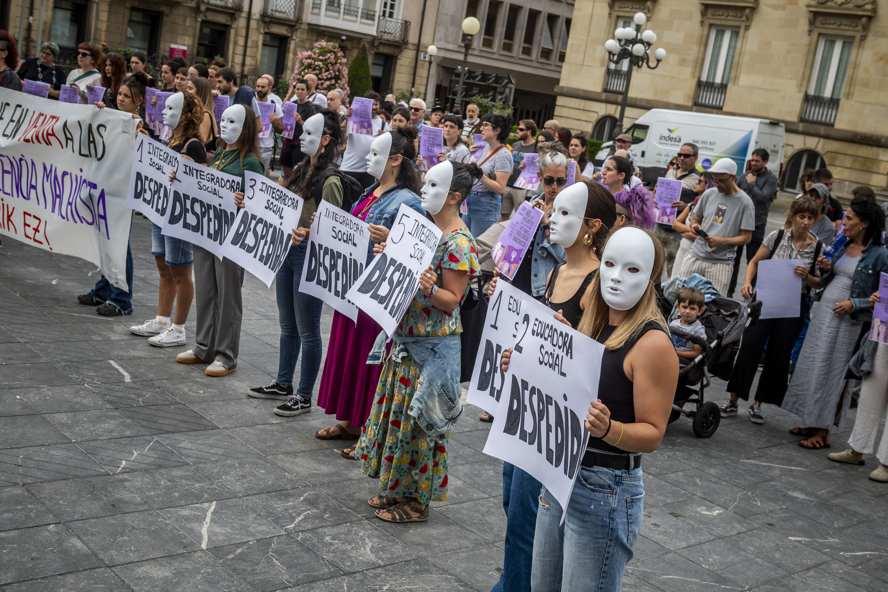 Gaur goizeko protesta Arabako Foru Aldundiaren aurrean. JAIZKI FONTANEDA / FOKU