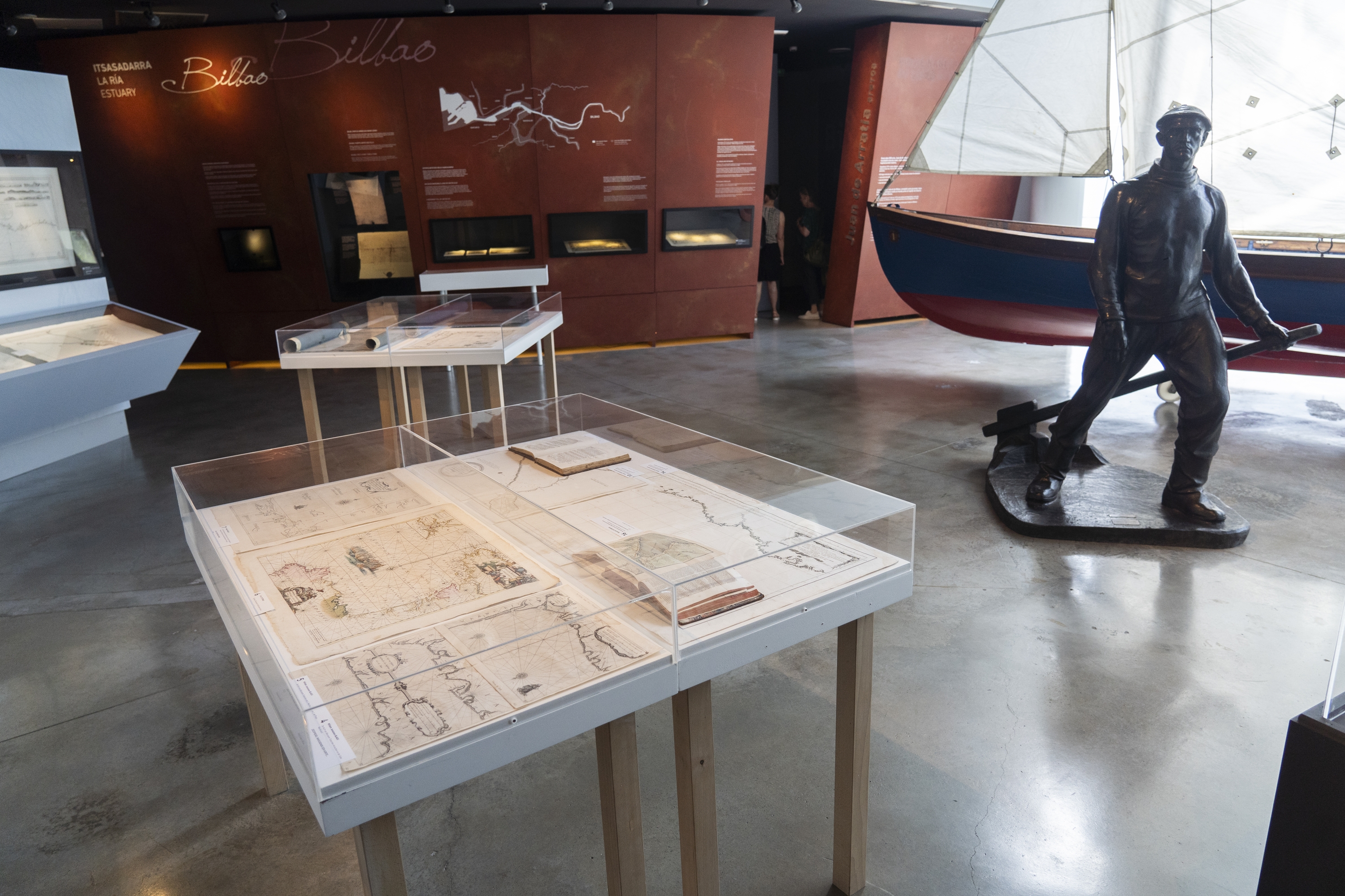 'Bilbo eta bere portua itsas kartetan' erakusketaren irudia, ekainaren 20an, Bilboko Itsasmuseumen. MONIKA DEL VALLE / FOKU