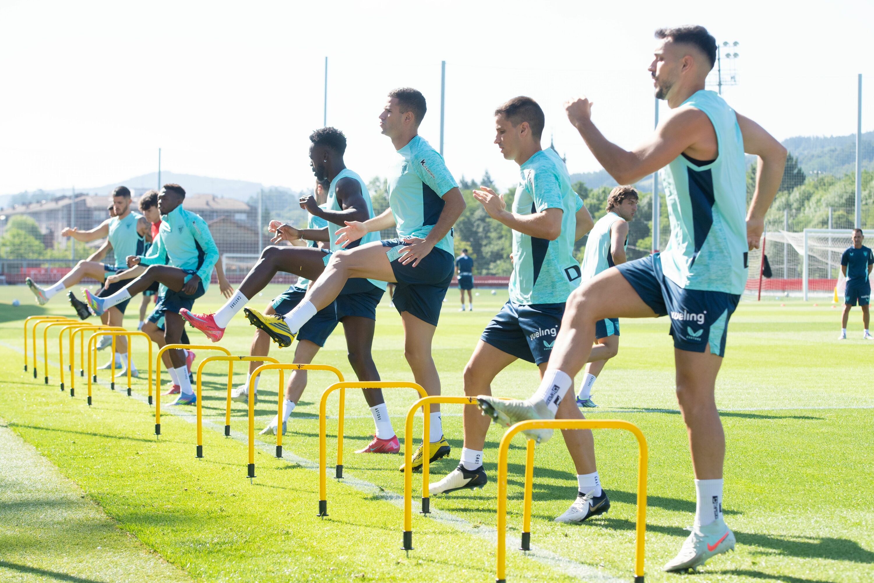 Athleticeko jokalariak, ahalegin betean, gaur, Lezaman, denboraldiaurreko lehen entrenamenduan. ATHLETIC