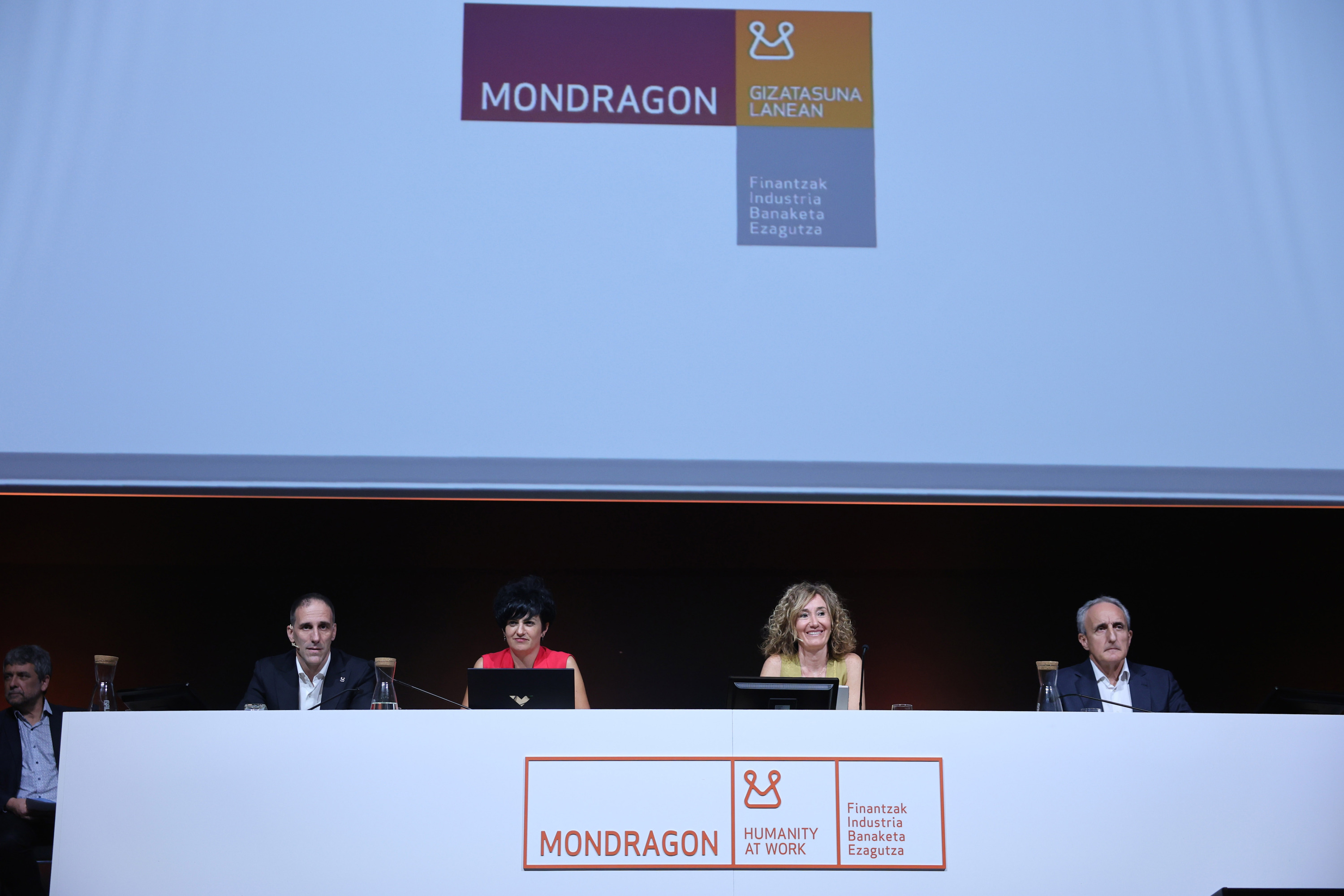 Mondragon korporazioaren kongresua, gaur, Gasteizko Europa jauregian. OSKAR MATXIN EDESA / FOKU