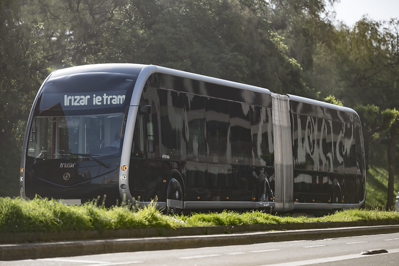 Irizarren ie tram modeloko autobus bat. IRIZAR E-MOBILITY