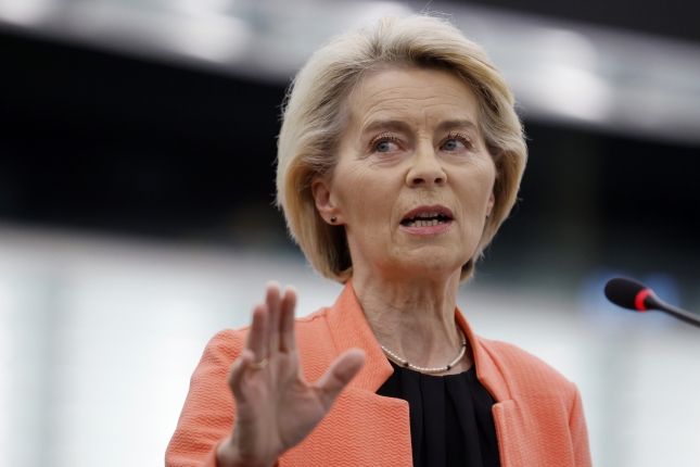 Ursula Von der Leyen europarlamentuan hizketan, aurreko astelehenean. GUILLAUME HORCAJUELO / EFE Ursula Von der Leyen europarlamentuan hizketan, aurreko astelehenean. GUILLAUME HORCAJUELO / EFE