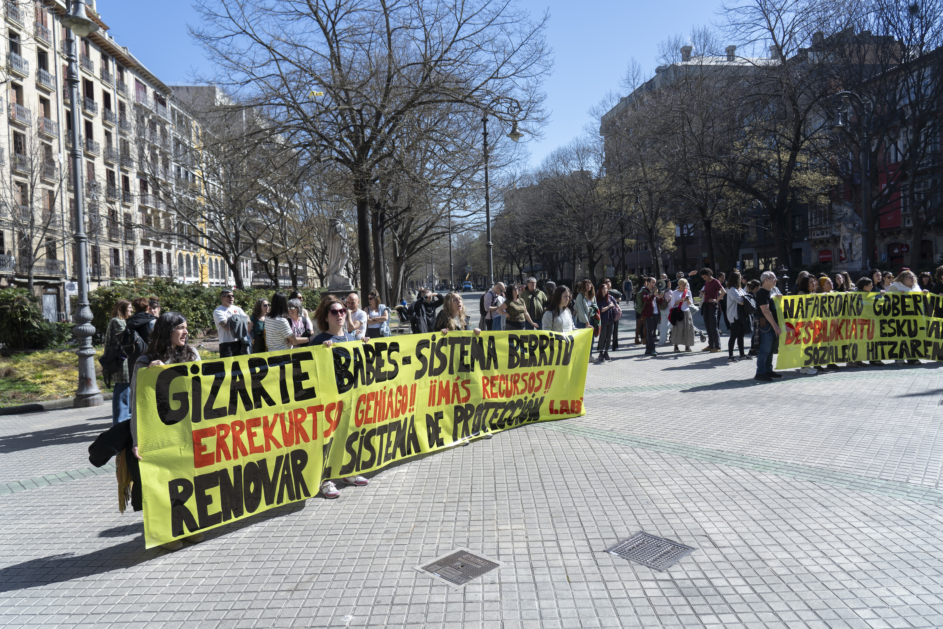 Adingabeekin lan egiten duten langileen protesta bat, Iruñean. IÑIGO URIZ / FOKU