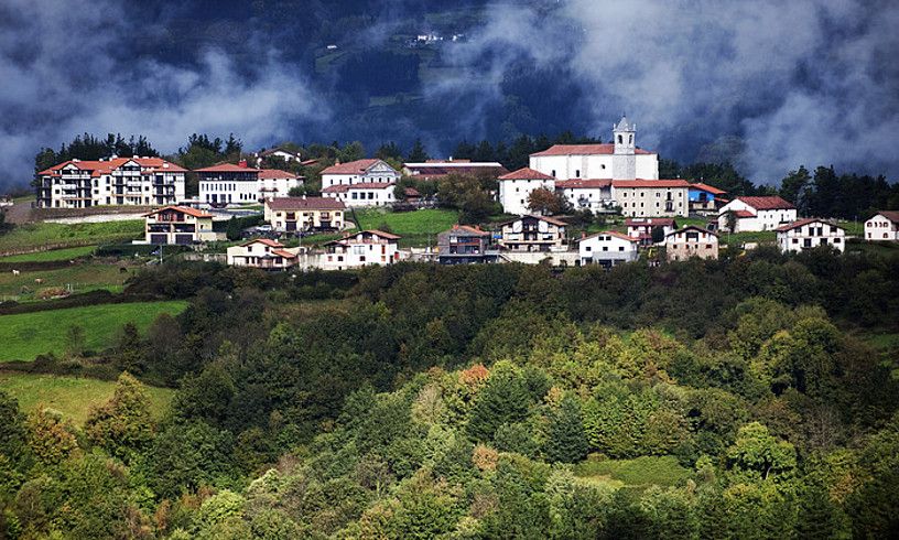 Arnasguneak. Orendain, artxiboko irudi batean. Hogei urtean, euskararen ezagutza hamar puntu jaitsi da; etxeko erabilera, 30 puntu. JUAN CARLOS RUIZ / FOKU