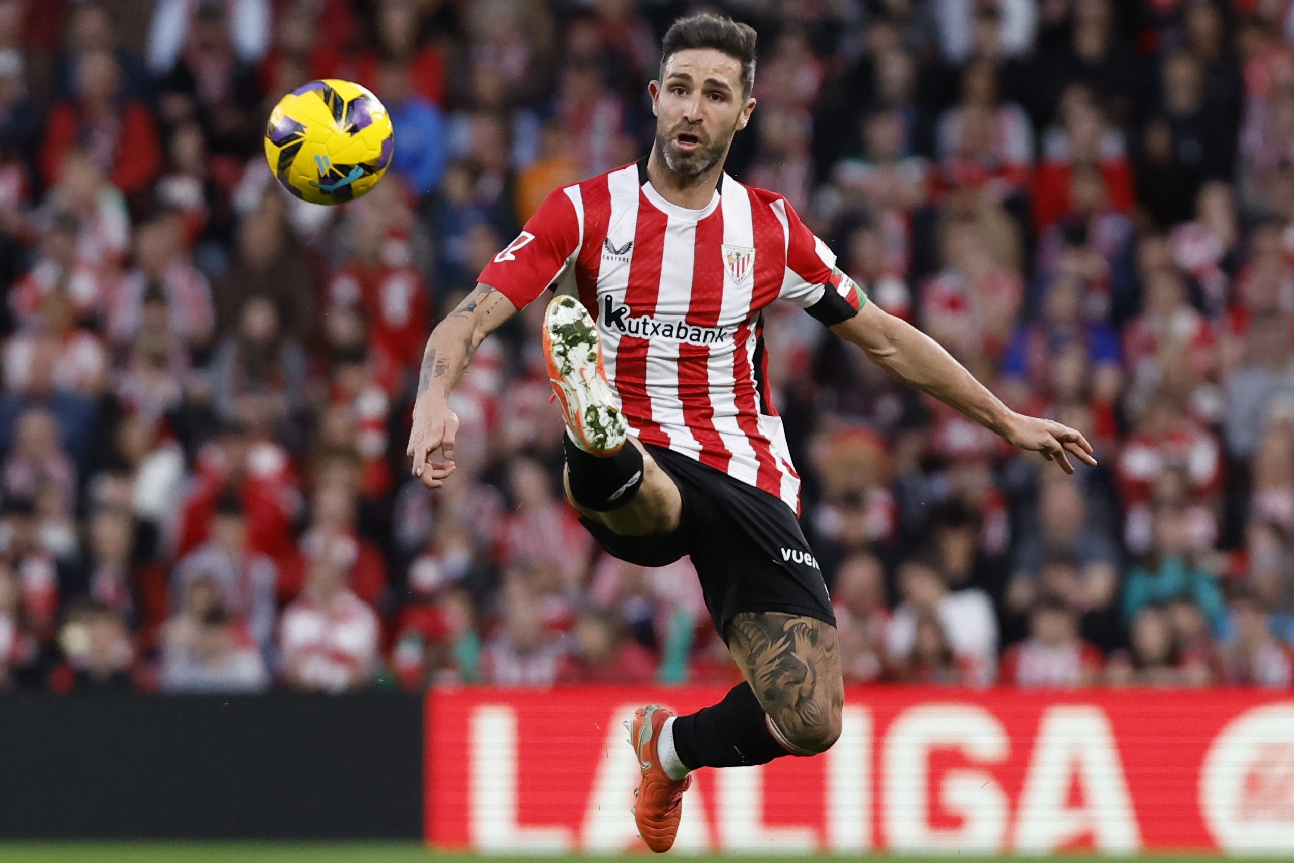 Yeray Alvarez Athleticeko jokalaria, partida batean. MIGUEL TOÑA / EFE