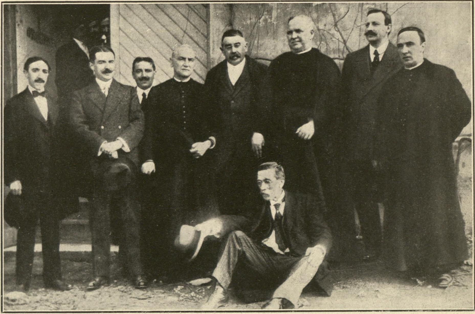Euskal Esnalea taldeko zuzendaritzaren argazkia, 1920ko hamarkadan. Garitaonandia eskuinetik lehena da. PELLO ZABARTE