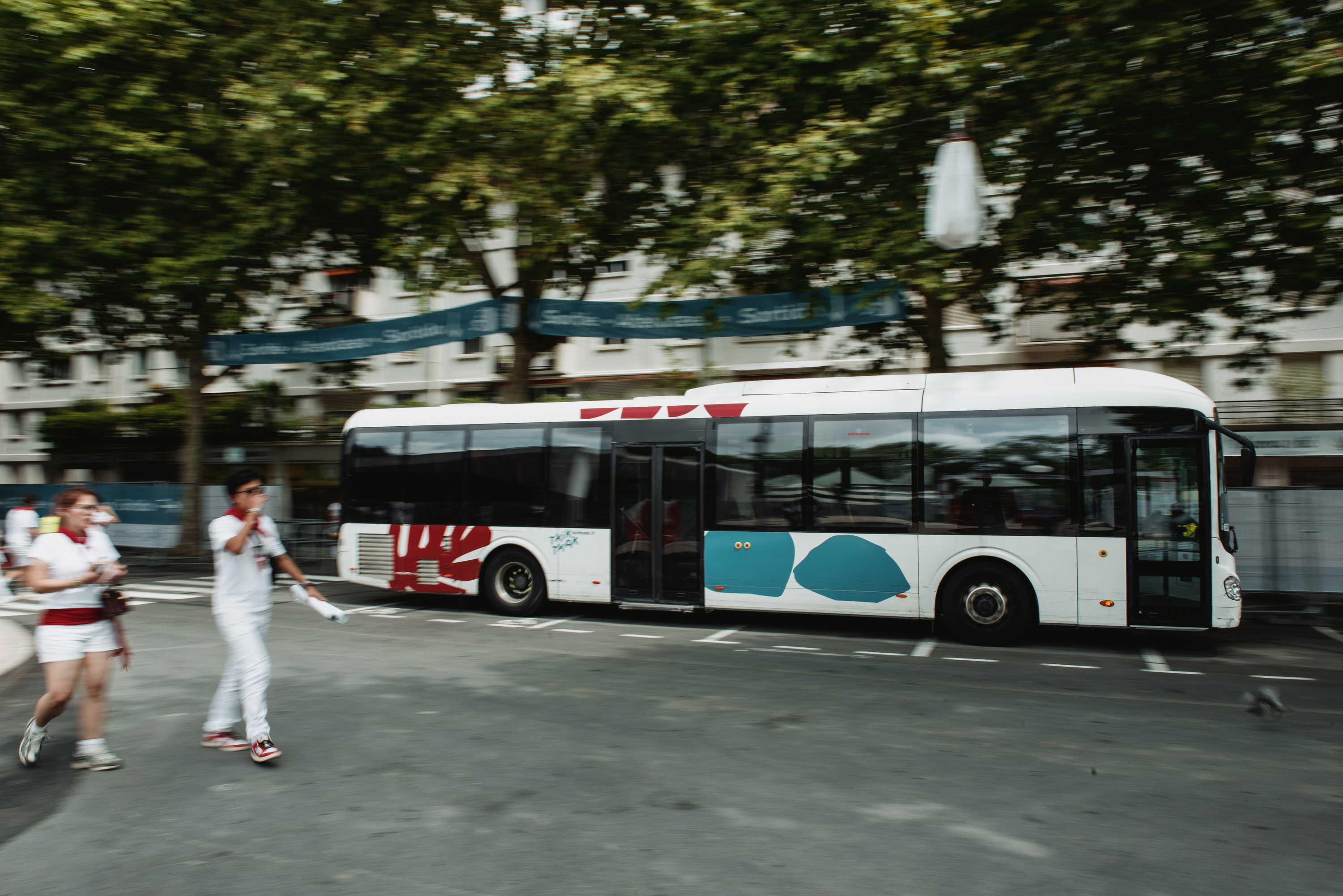 Baionako bestetako autobus sare osoa hartzen duen Euskaldunen plaza, Baionan. GUILLAUME FAUVEAU