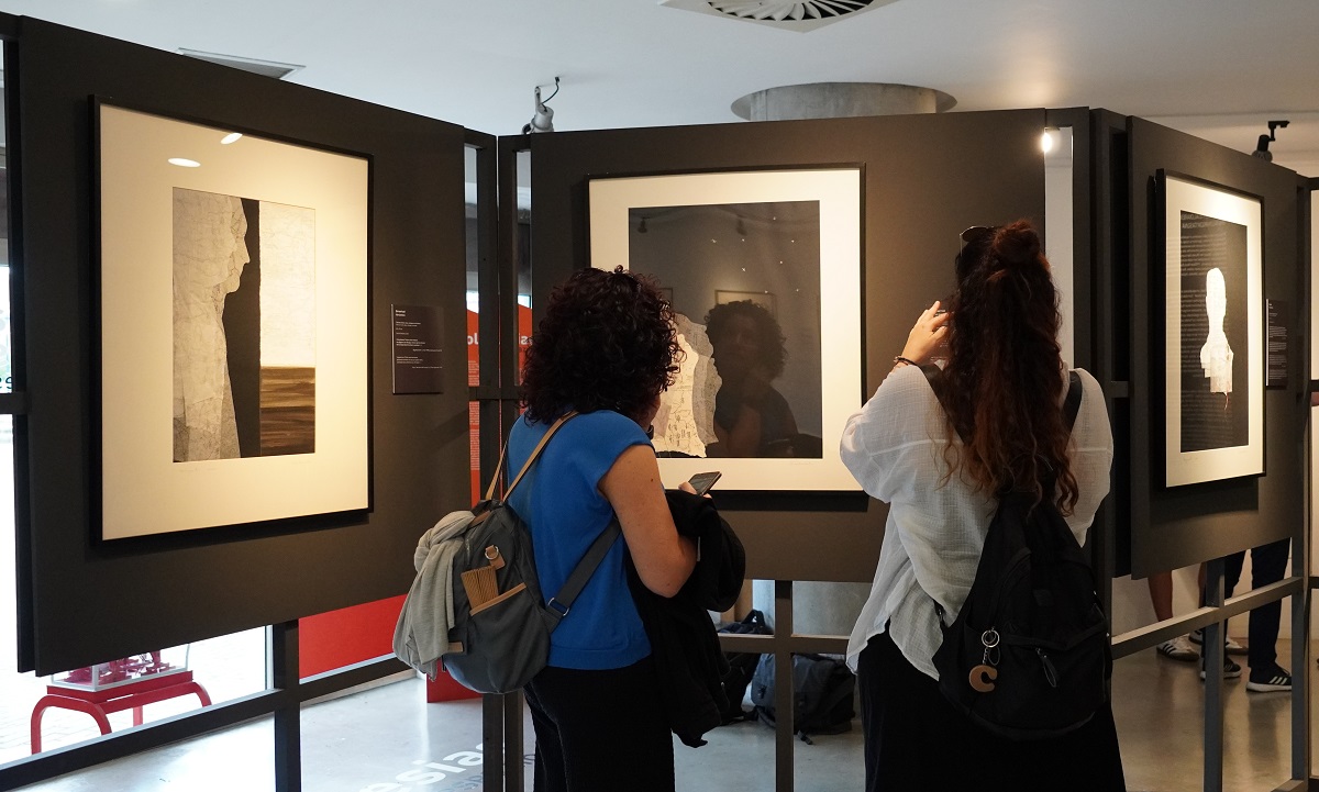 'Itsasontziko egunkaria. Barneko kartografia' erakusketako irudi bat, Bilboko Itsasmuseumen, uztailaren 8an. BILBOKO ITSASMUSEUM