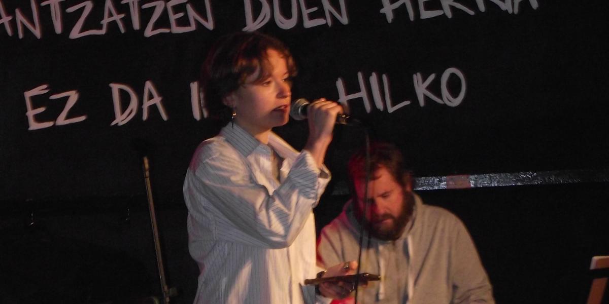 Leire Vargas eta Jaime Nieto, 'Bizi sintetikoak' emanaldian. BERRIA 