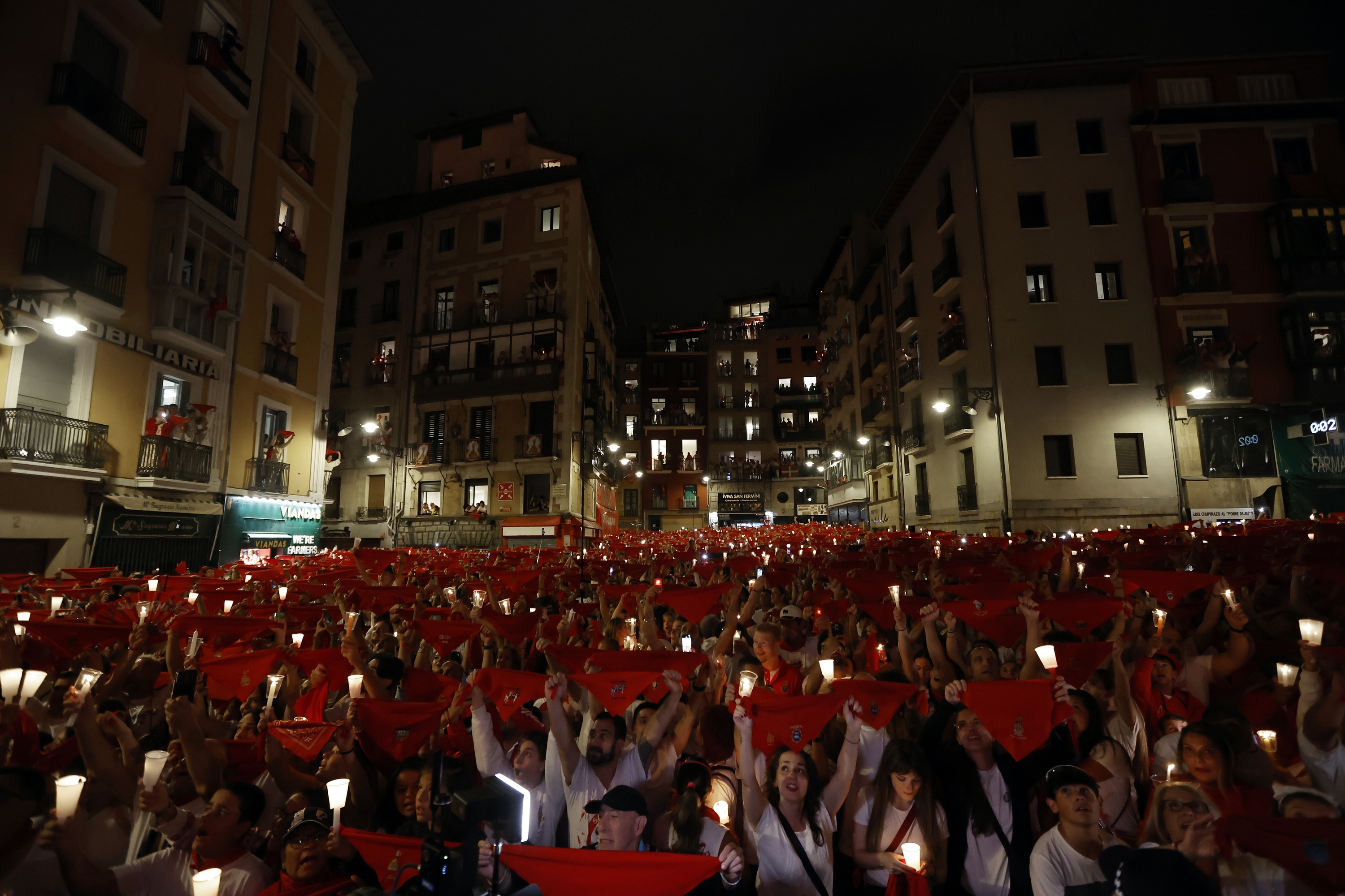 2025eko Iruñeko sanferminen agurra, Udaletxe plazan. JESUS DIGES / EFE