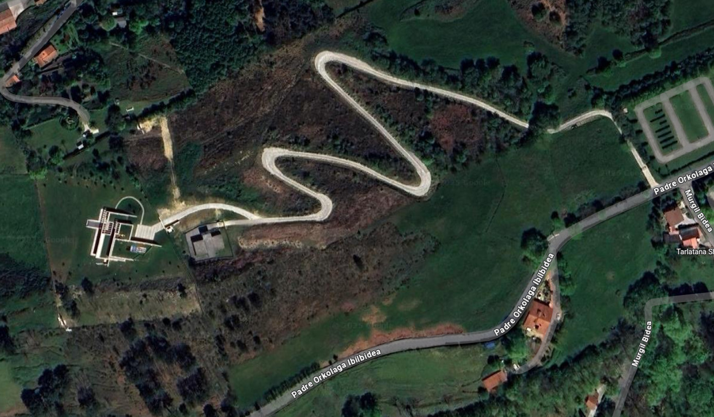 Xabi Alonsoren txaleta airetik ikusita. BERRIA