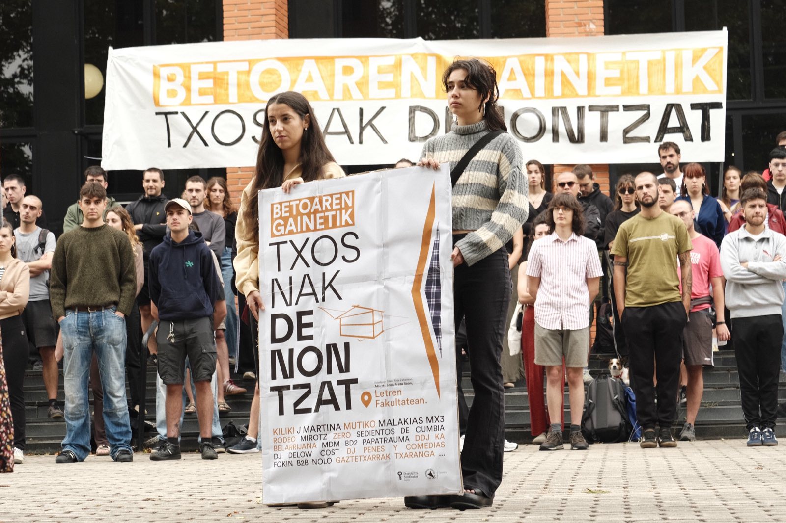 GKSren eta Etxebizitza Sindikatuaren agerraldia gaur, EHUko Letren Fakultatean. MUGIMENDU SOZIALISTA