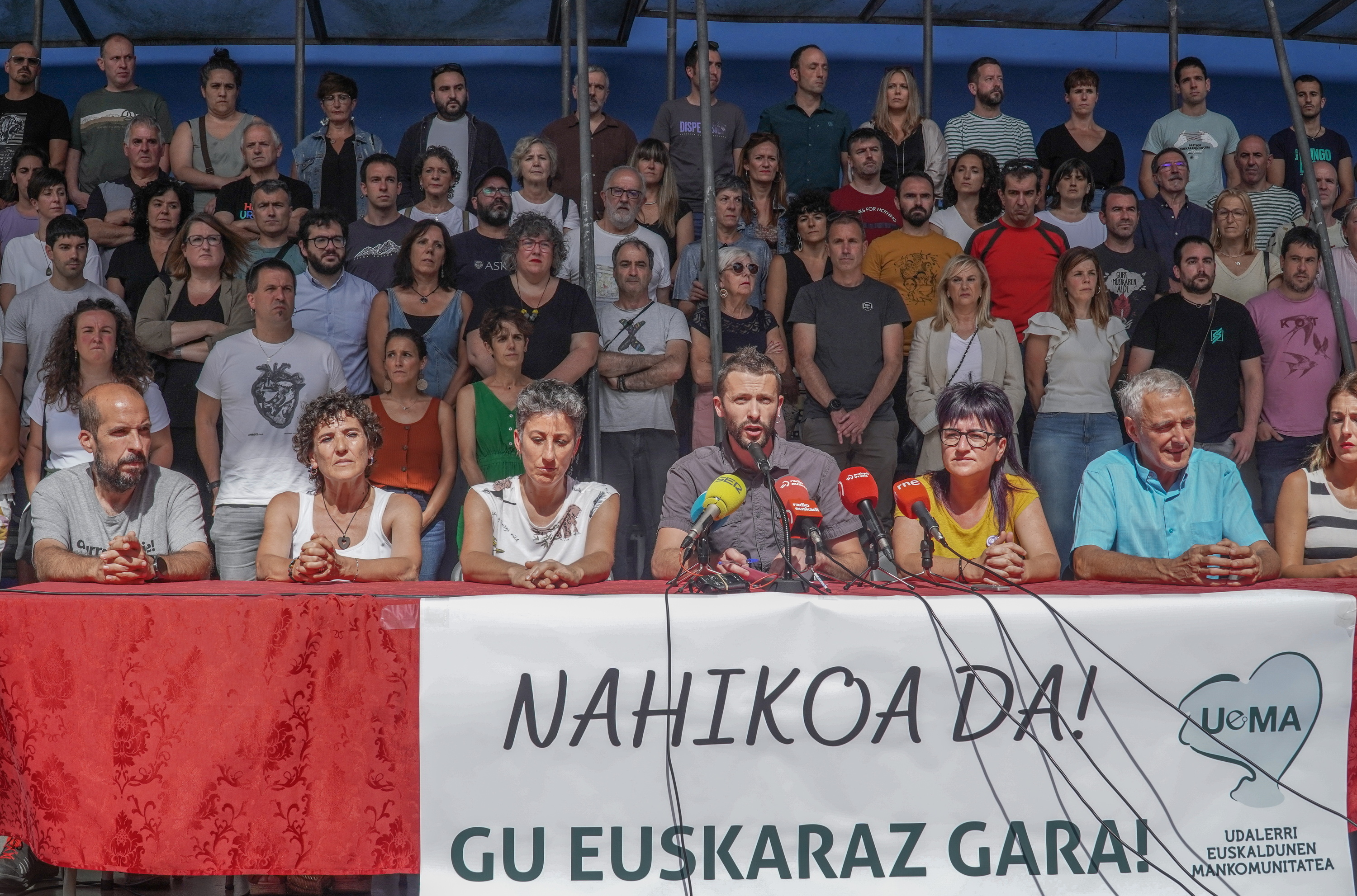 (ID_12998527) UEMA. Udalerri euskaldunak protestan Konstituzionalak udal legea