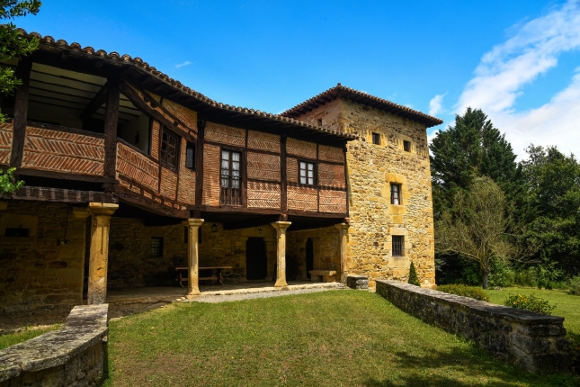 LAZARRAGA