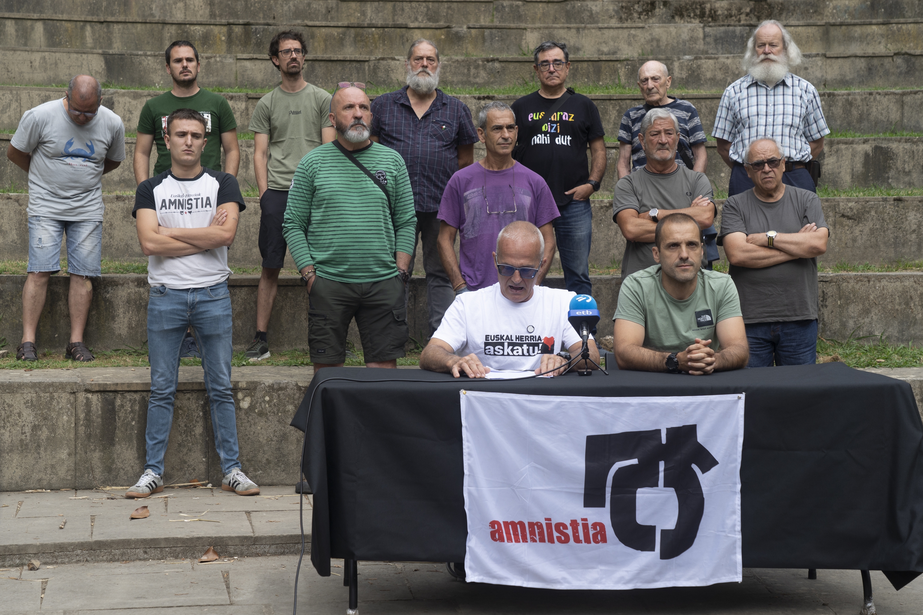 Arrasaten gaur egindako agerraldia, zenbait preso ohik lagunduta. RAUL BOGAJO / FOKU