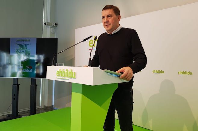 Arnaldo Otegi, manifestazioaren aurkezpenean. EH BILDU