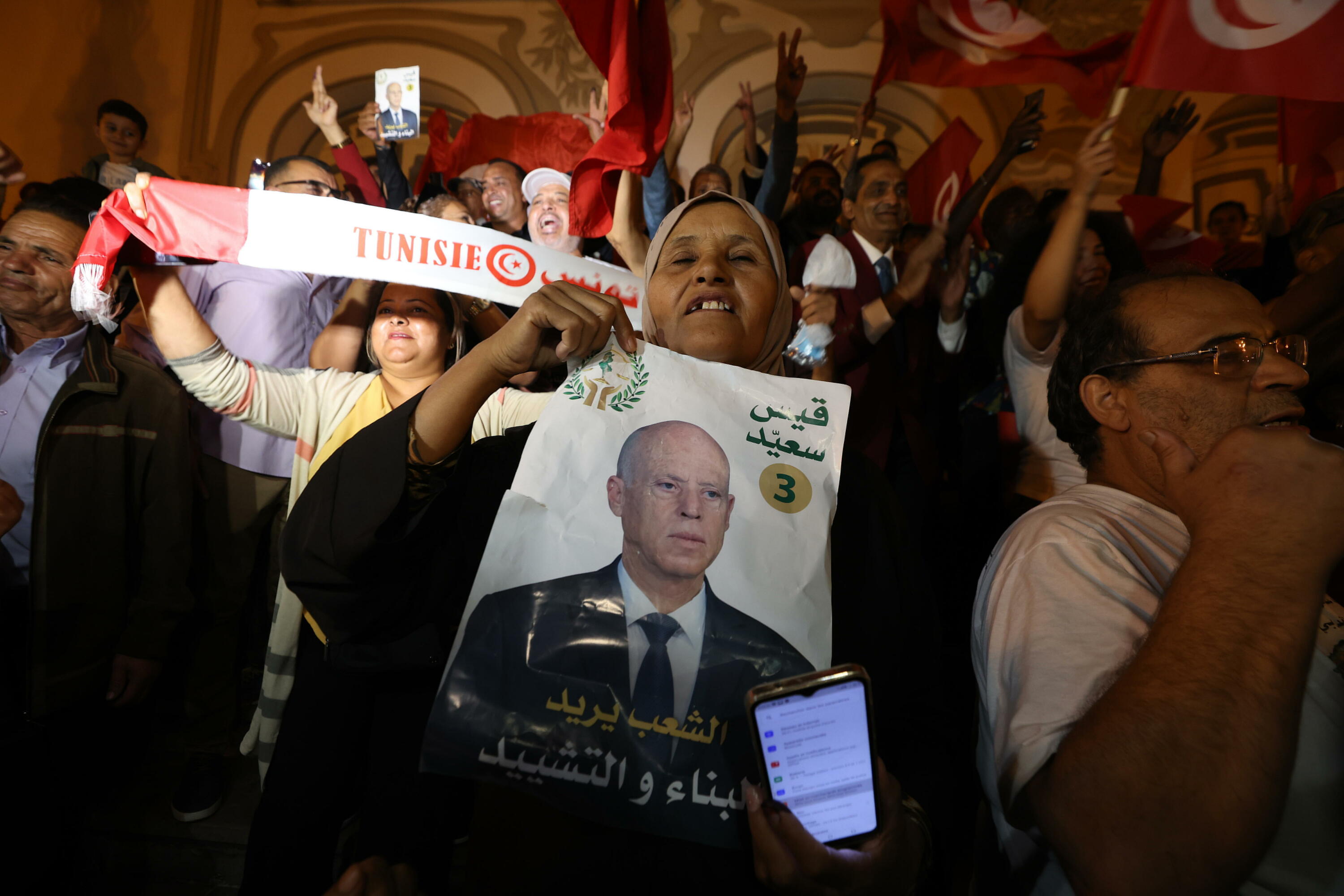 Kais Saiden aldekoak iazko urrian, presidentetzarako bozen ondoren. MOHAMED MESSARA / EFE