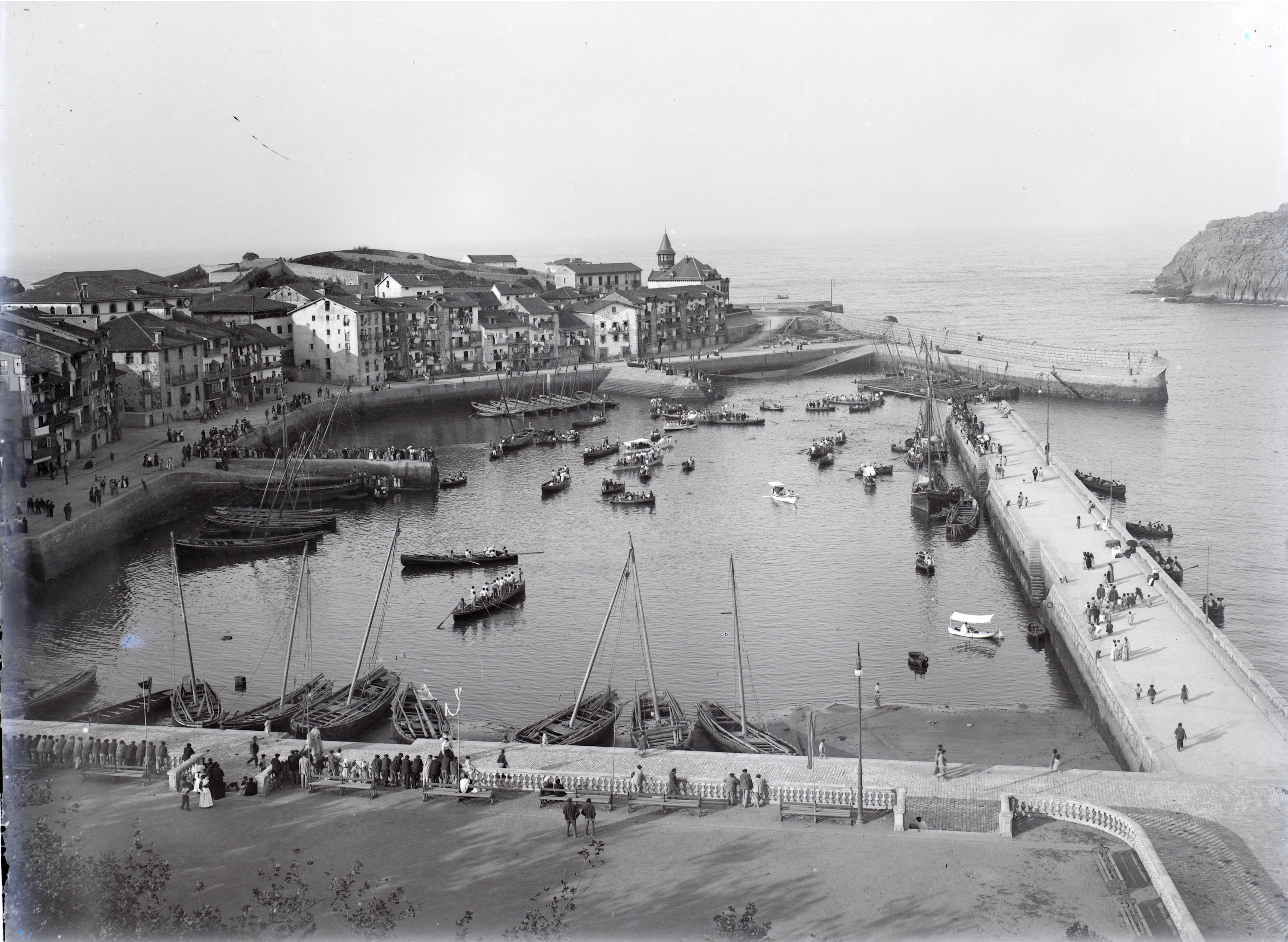 Lekeitioko portua, 1900eko Antzara Exgunean. MANUEL GARAVILLA