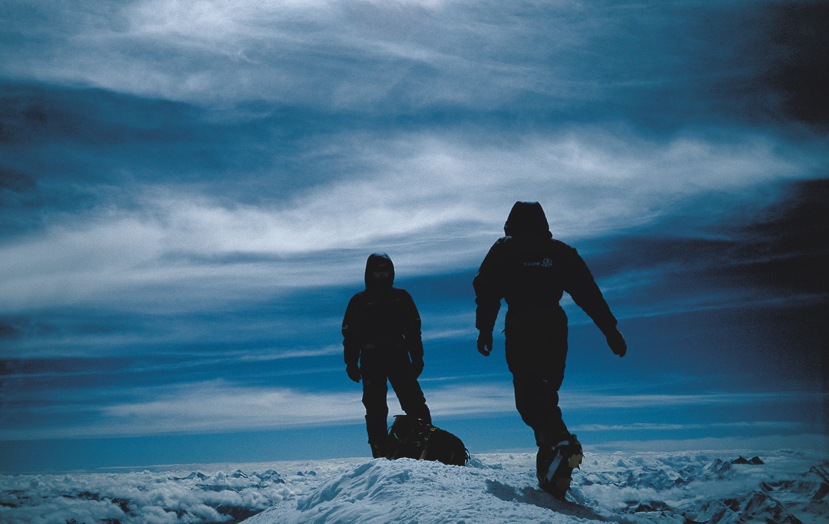 Felix eta Alberto Iñurrategi, Gasherbrum II tontorrean (8.035 m), 2000. urteko uztailaren 28ko egunsentian. IÑURRATEGI ANAIAK