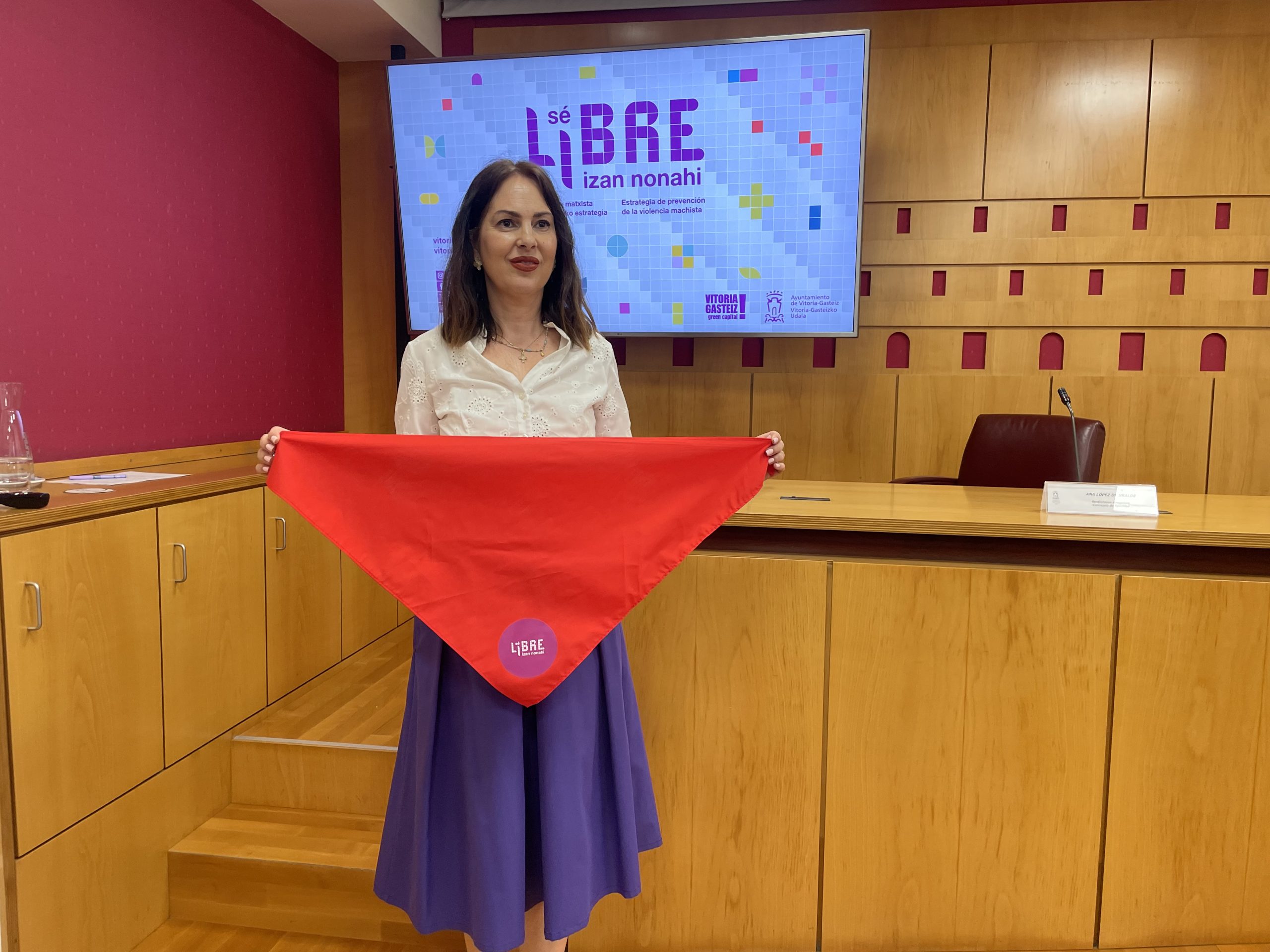 Ana Lopez de Uralde Gasteizko Berdintasun zinegotziak aurkeztu du kanpaina. GASTEIZKO UDALA