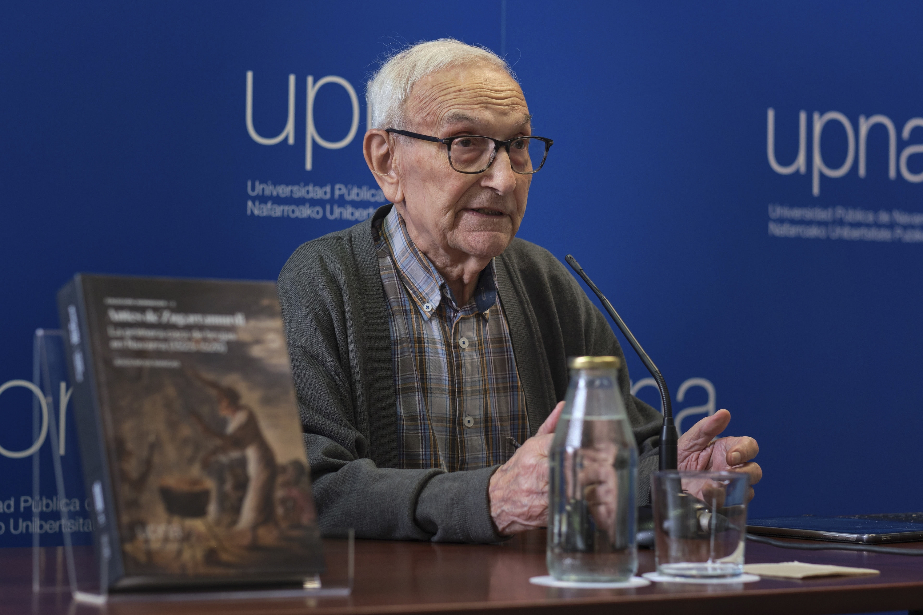 Jesus Moya Mangas 'Antes de Zugarramurdi' liburuaren egilea, uztailaren 24an, NUPen, Iruñean. IÑIGO URIZ / FOKU