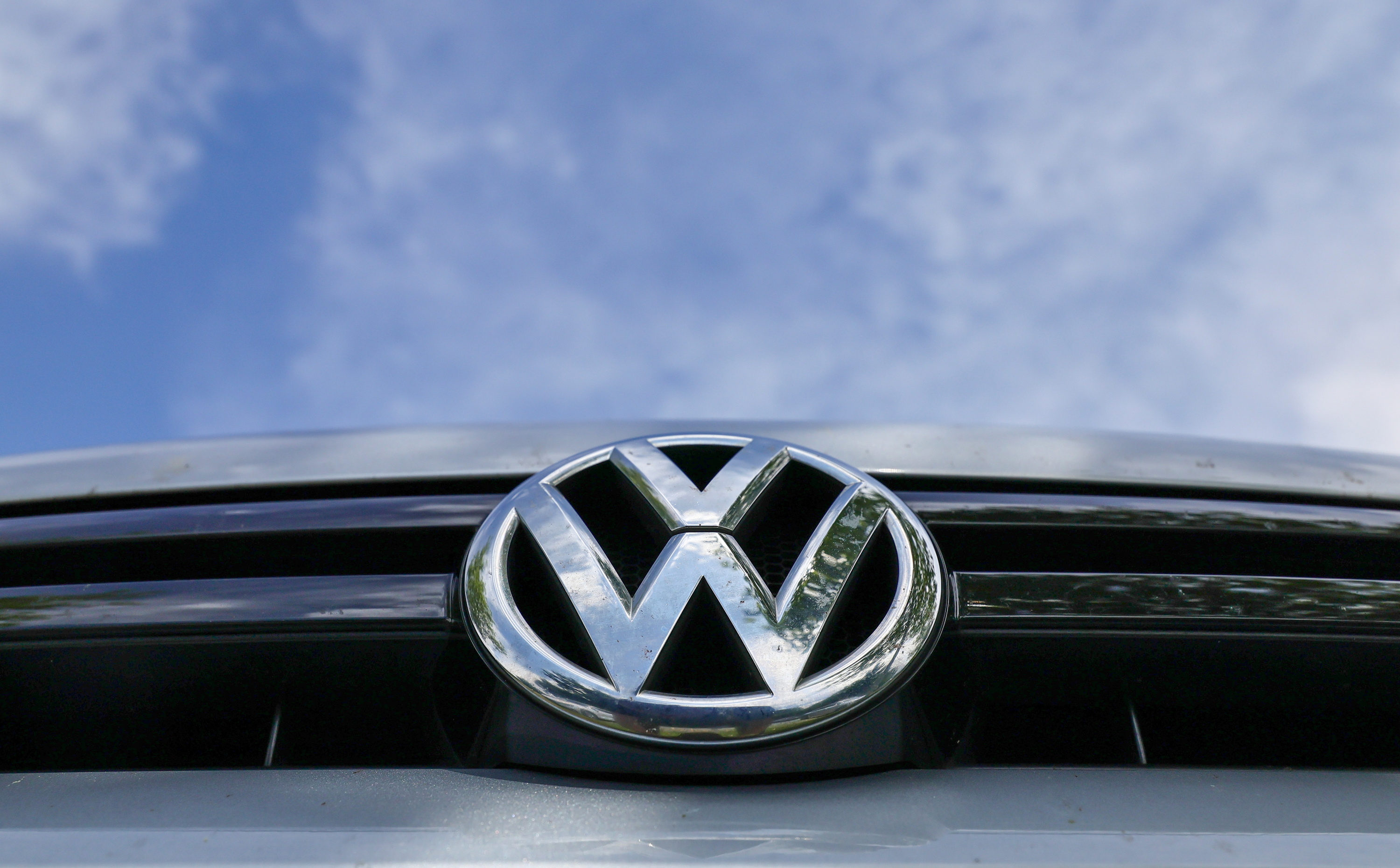 Volkswagenen auto bat, Alemaniako Bayreuth hirian. ROLAND WITTEK / EFE