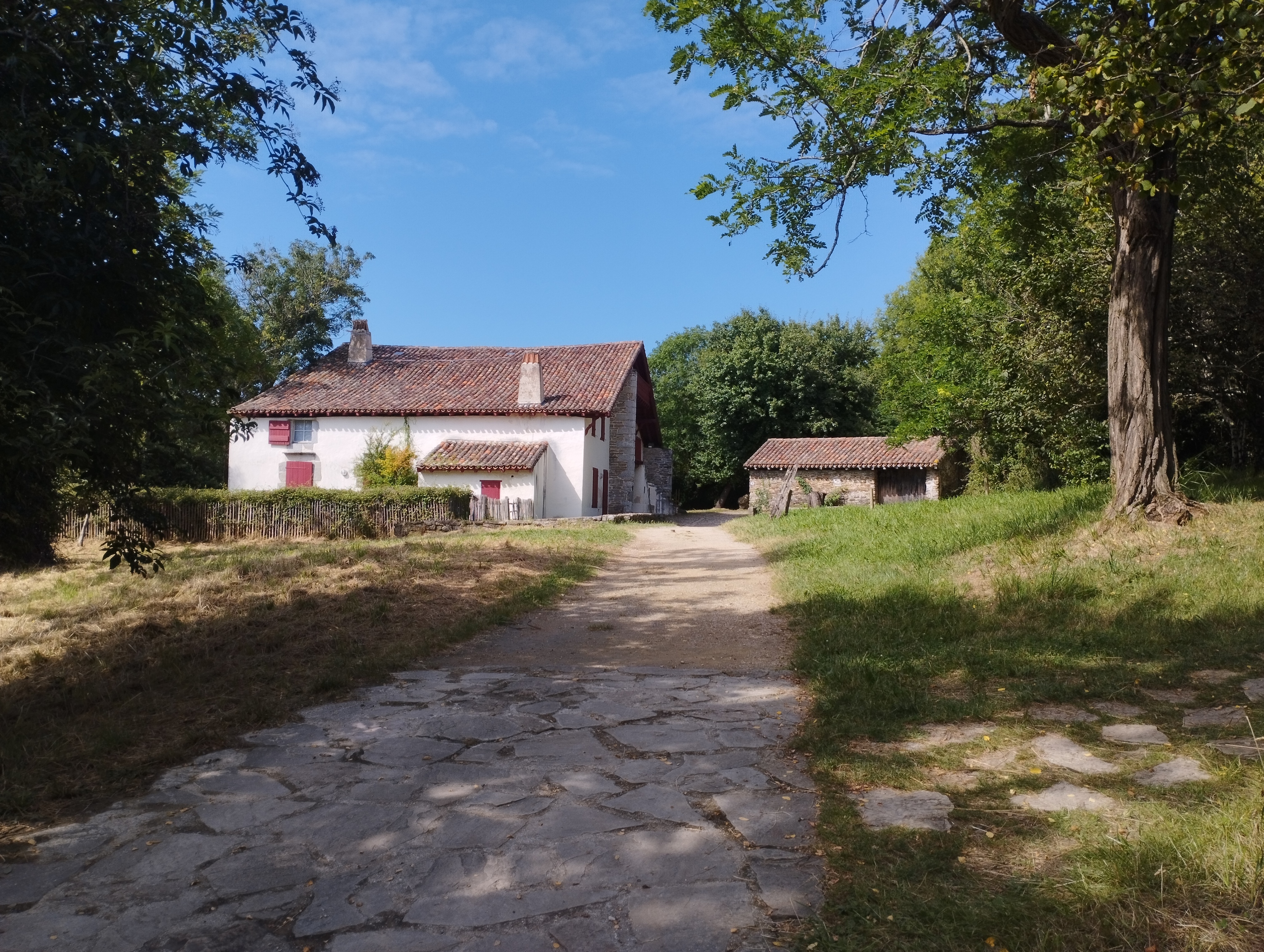 Nekatoenea. Abadiako eremua, Hendaia. BERRIA